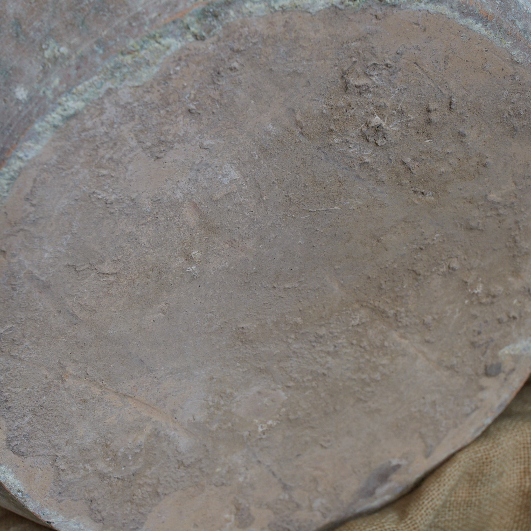KLEINES GEFÄSS, Irisierend grün glasiert, Han-Dynastie（206 v. Chr.–220 n. Chr.）