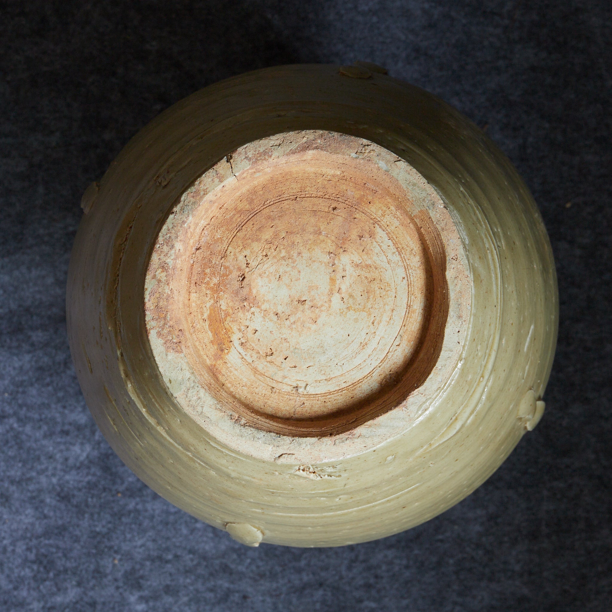 BOUTEILLE, four Cizhou, céladon avec décor appliqué, Dynastie Song（960–1279 apr. J.-C.）
