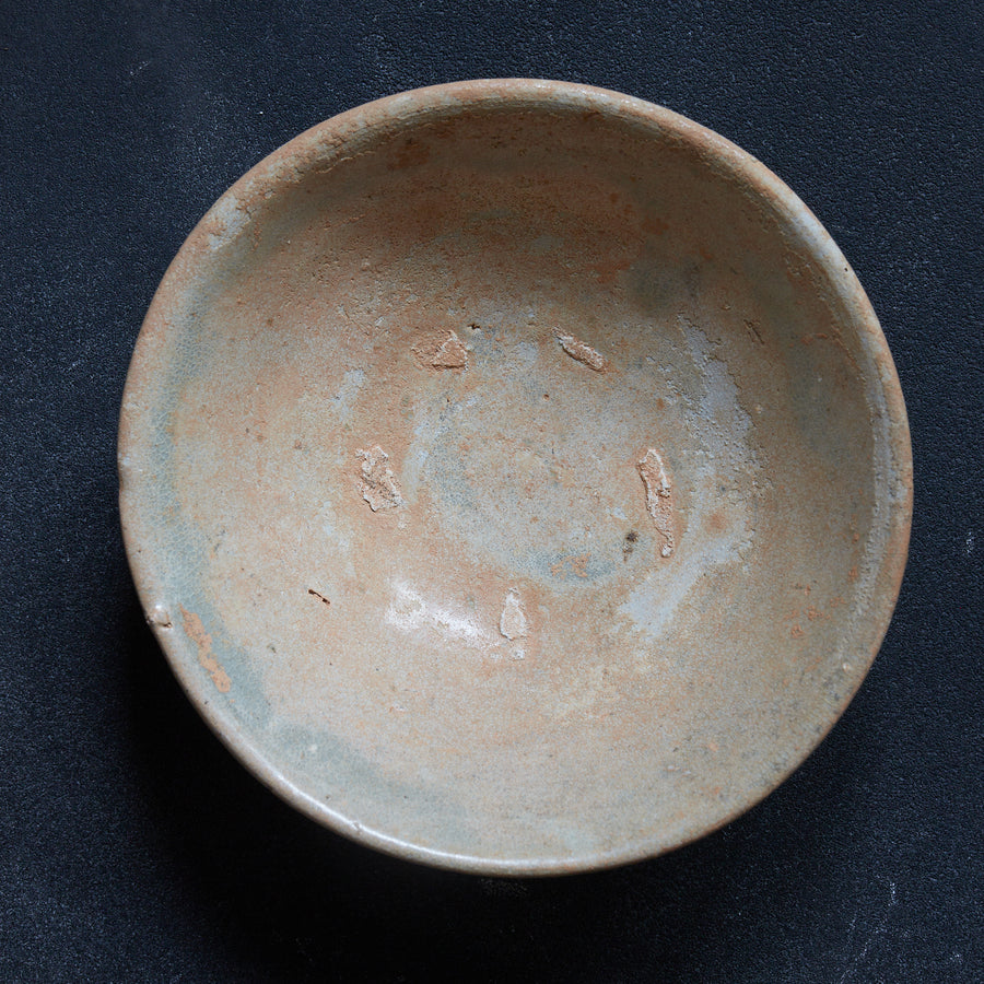 SCHALE, Yuezhou-Brennofen, blaugrün glasiert, Song-Dynastie (960–1279 n. Chr.)