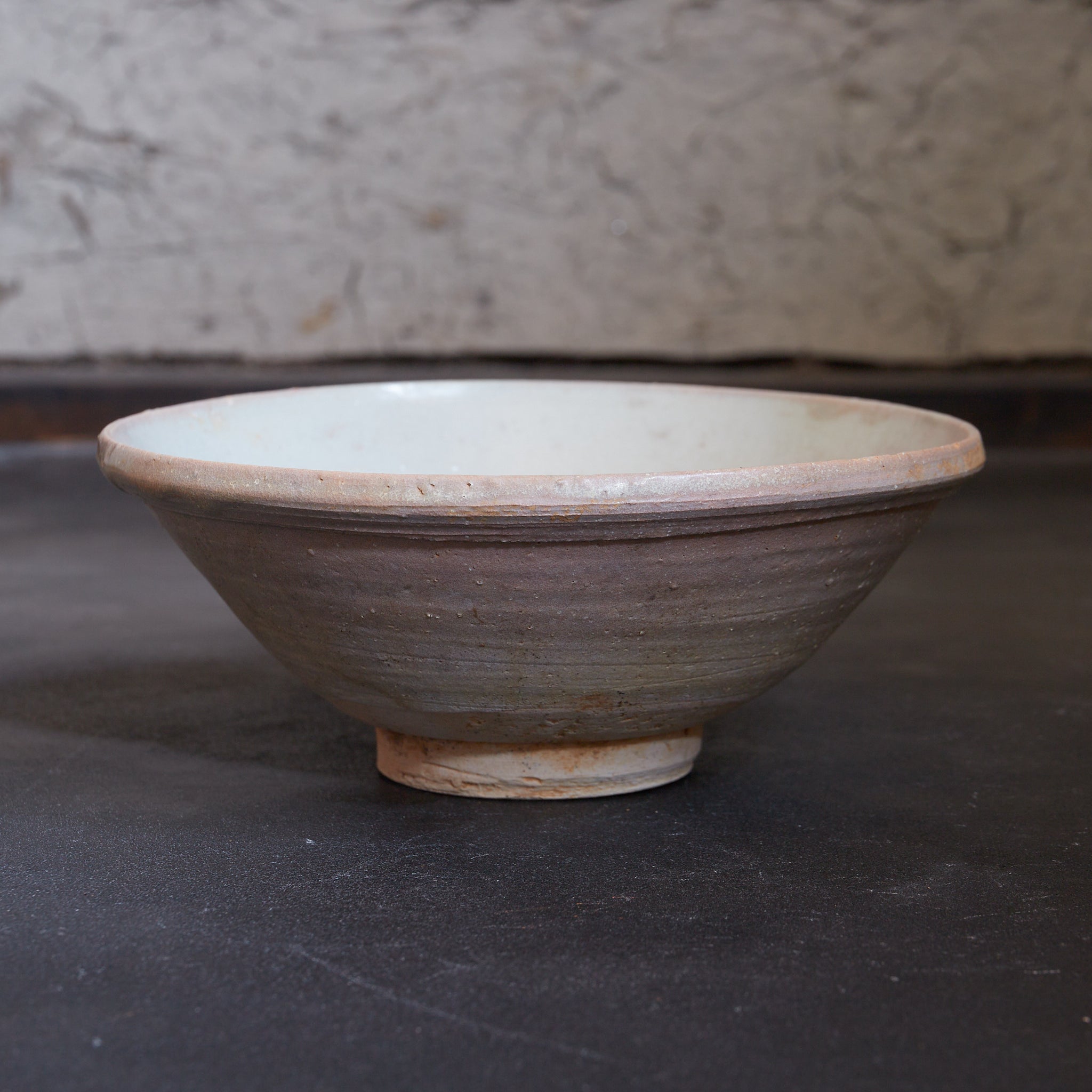 宋代–元代 薄紅手白釉茶碗（960–1368CE）