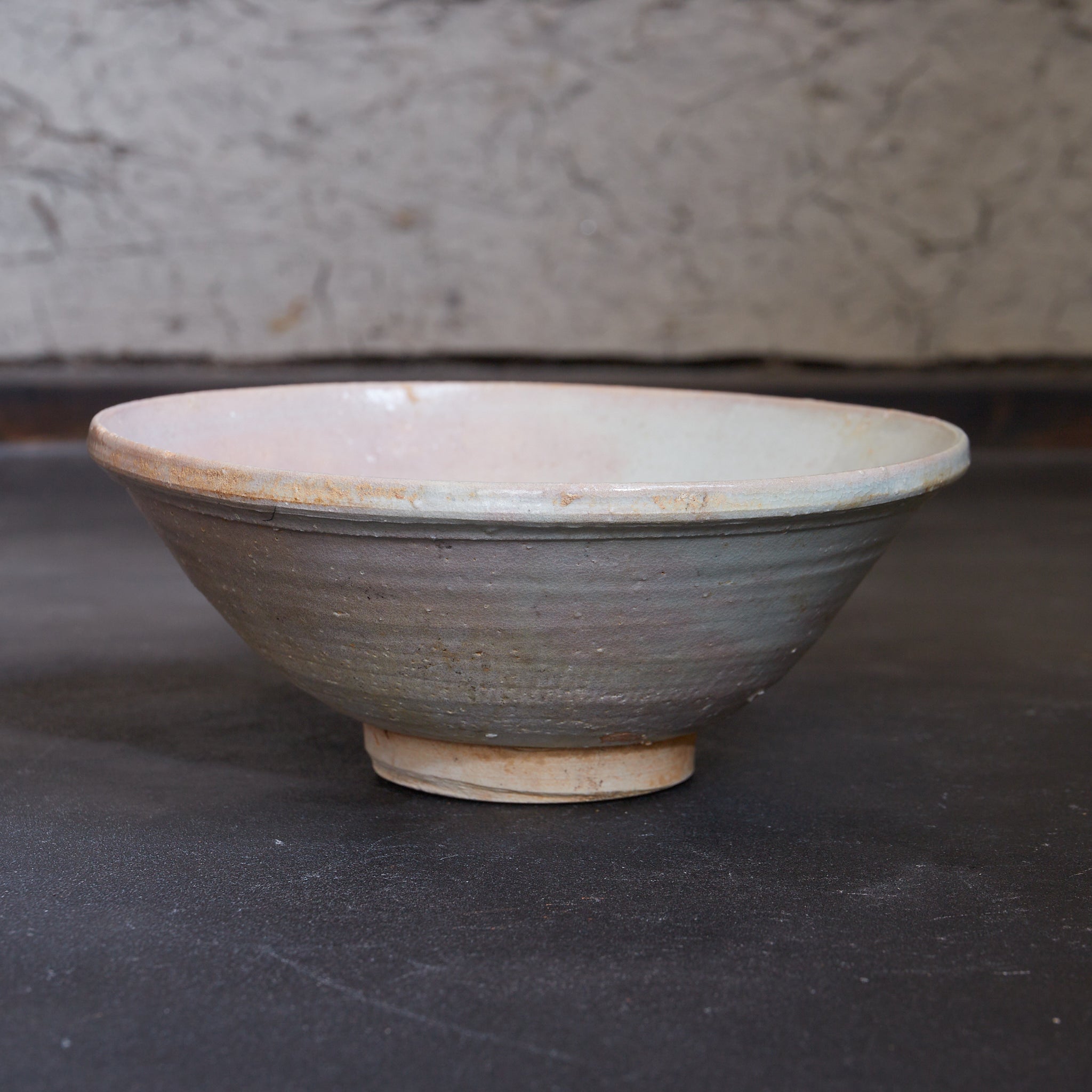 宋代–元代 薄紅手白釉茶碗（960–1368CE）