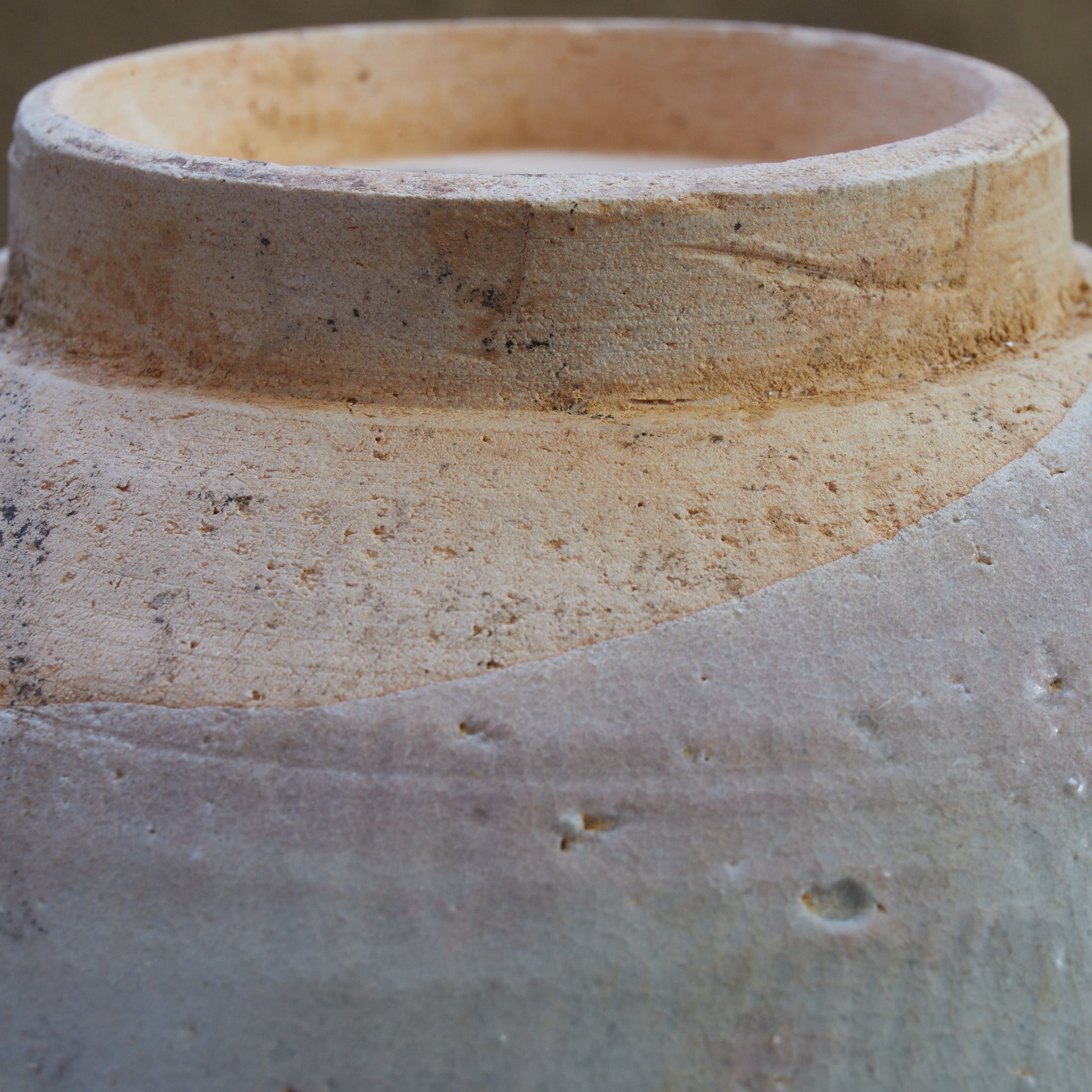 宋代–元代 薄紅手白釉茶碗（960–1368CE）