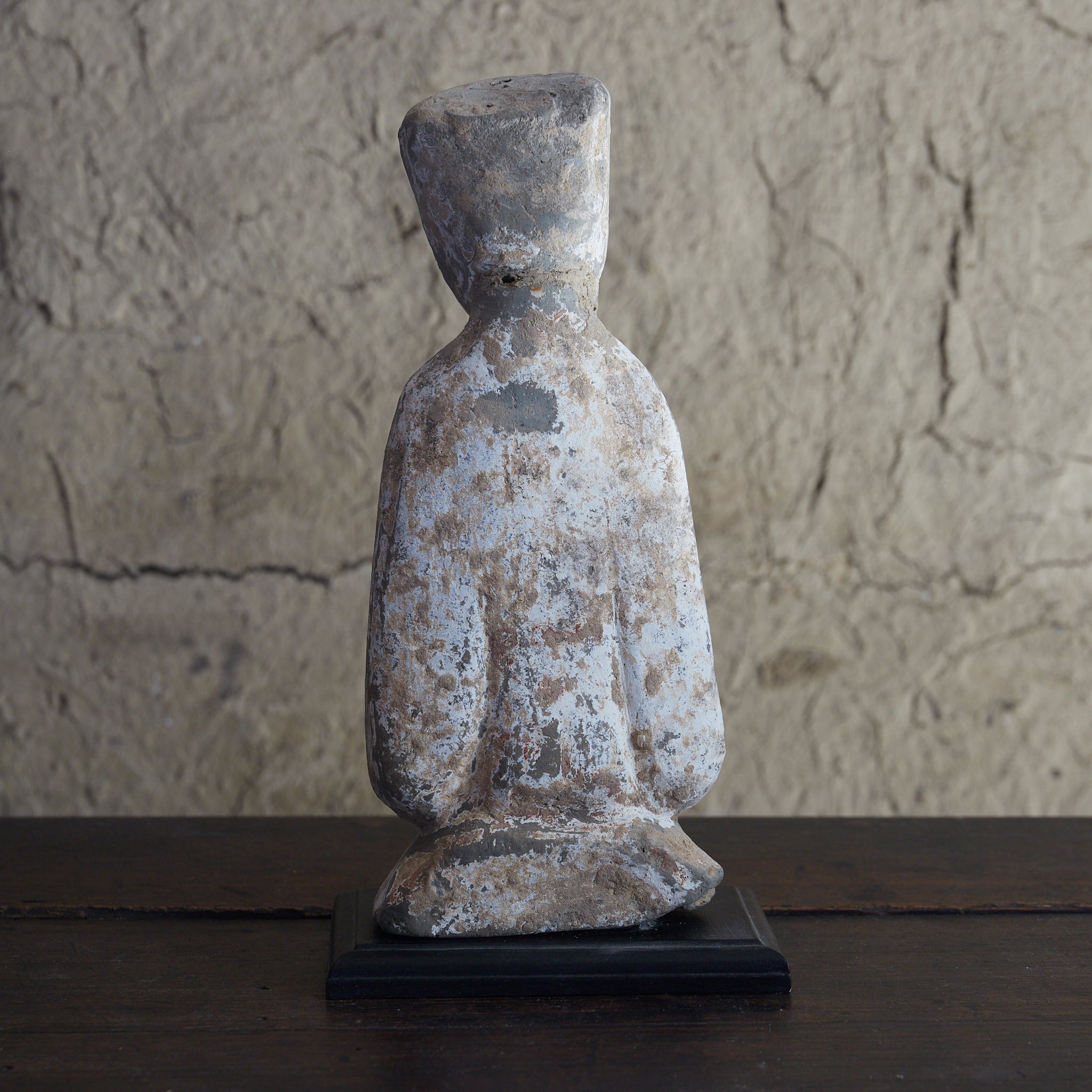 FIGURA FUNERARIA, Terracotta grigia con ingobbio e pigmenti, Dinastia Han (206 a.C.–220 d.C.) | Immagine di dettaglio 6