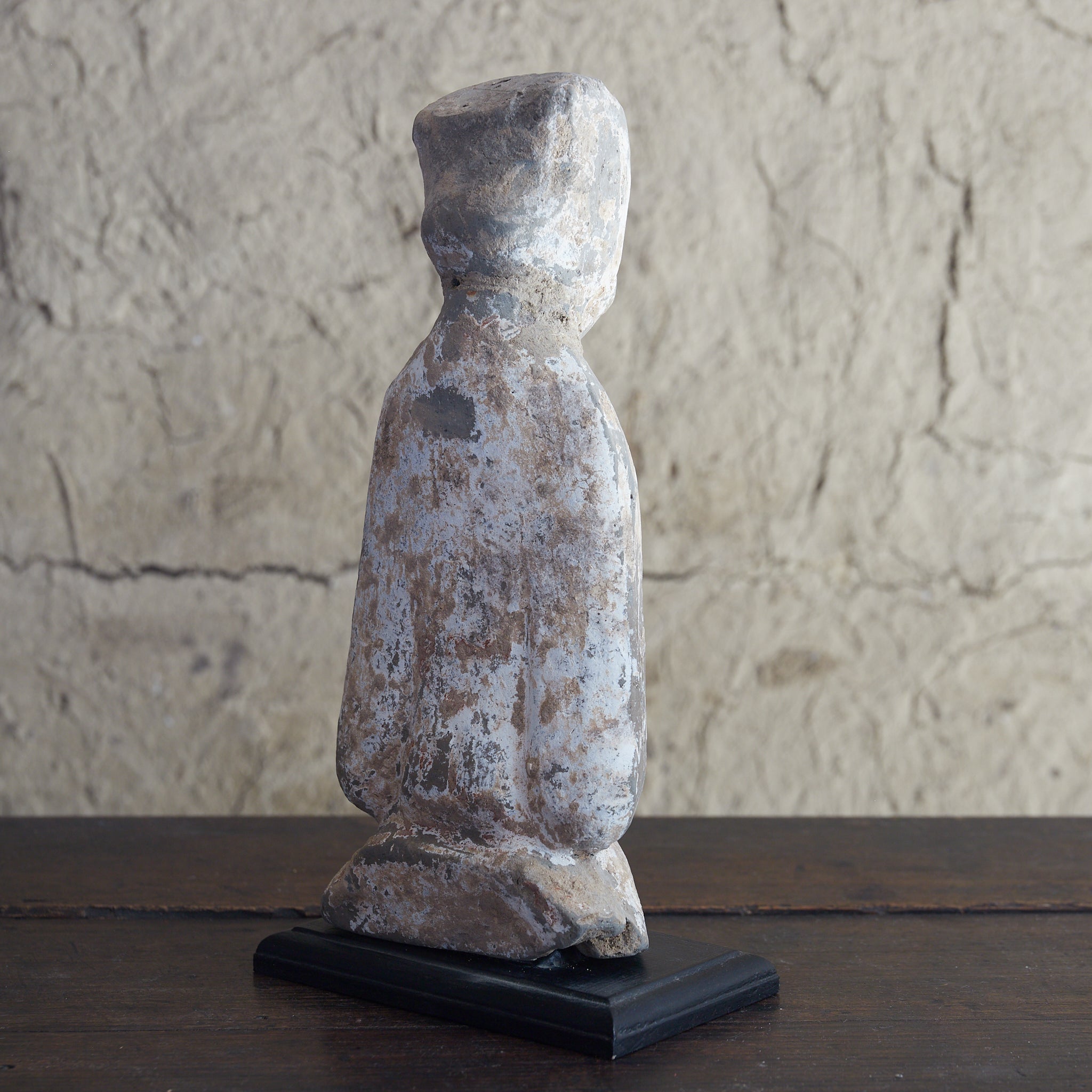 FIGURA FUNERARIA, Terracotta grigia con ingobbio e pigmenti, Dinastia Han (206 a.C.–220 d.C.) | Immagine di dettaglio 7