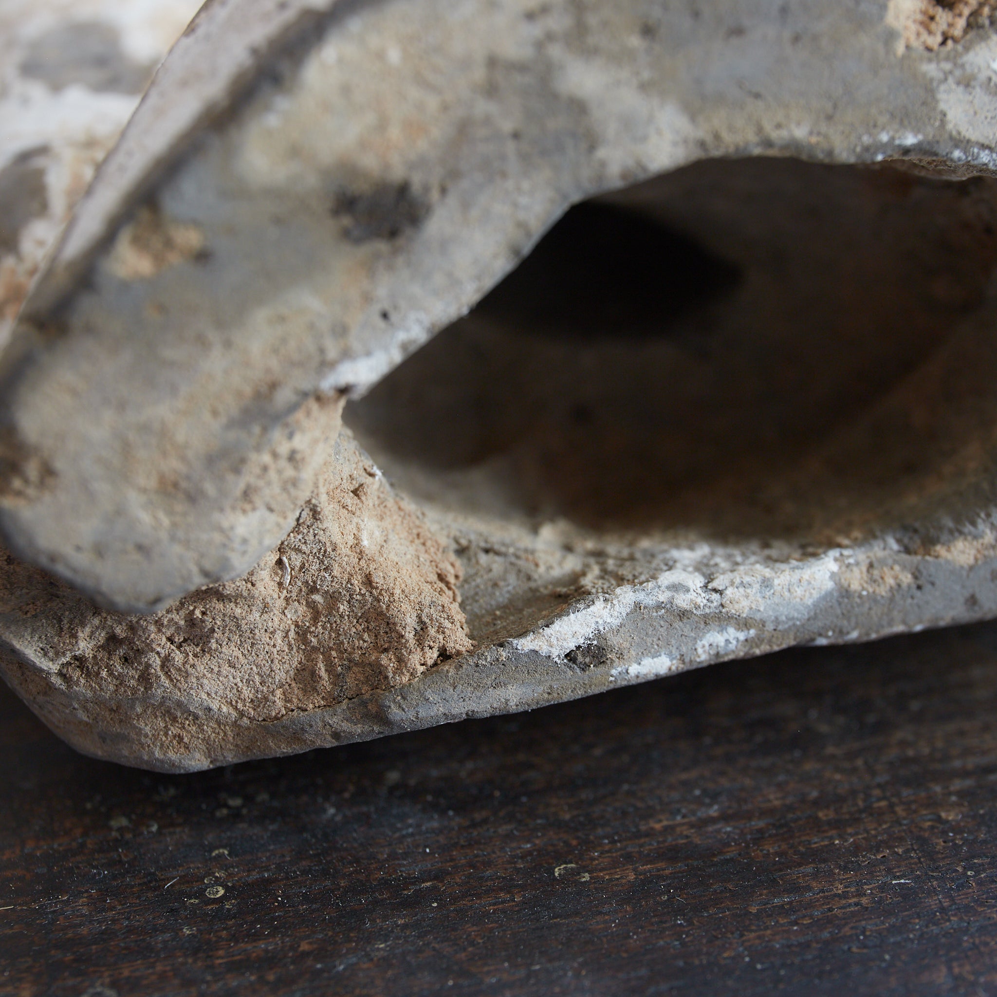 FIGURA FUNERARIA, Terracotta grigia con ingobbio e pigmenti, Dinastia Han (206 a.C.–220 d.C.) | Immagine di dettaglio 11