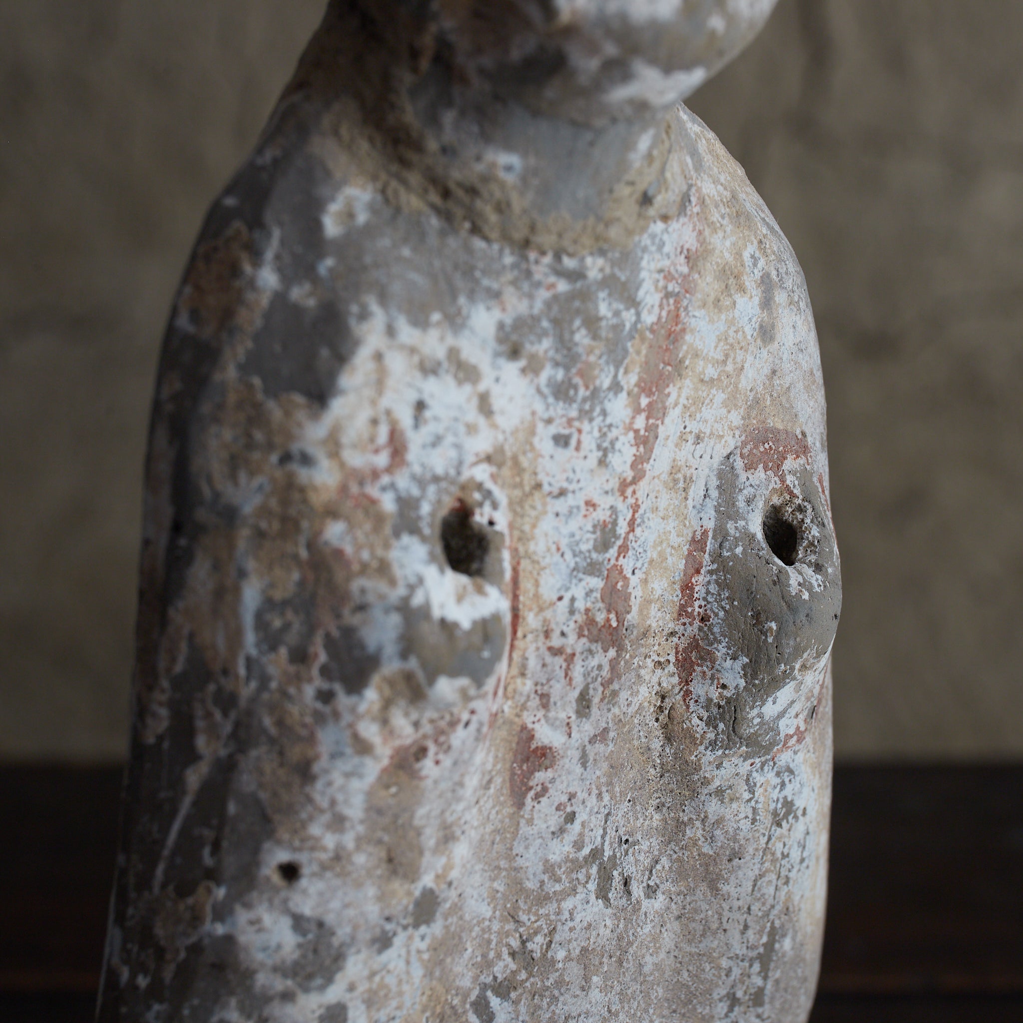 漢代 灰陶加彩 俑（206BCE–220CE） | 入蘆花（ロカニイル）
