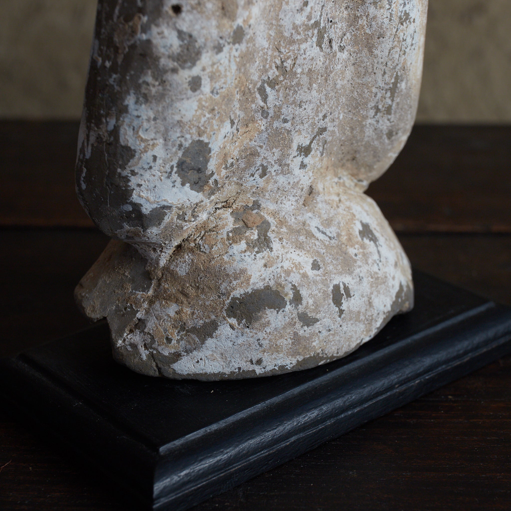 FIGURA FUNERARIA, Terracotta grigia con ingobbio e pigmenti, Dinastia Han (206 a.C.–220 d.C.) | Immagine di dettaglio 28