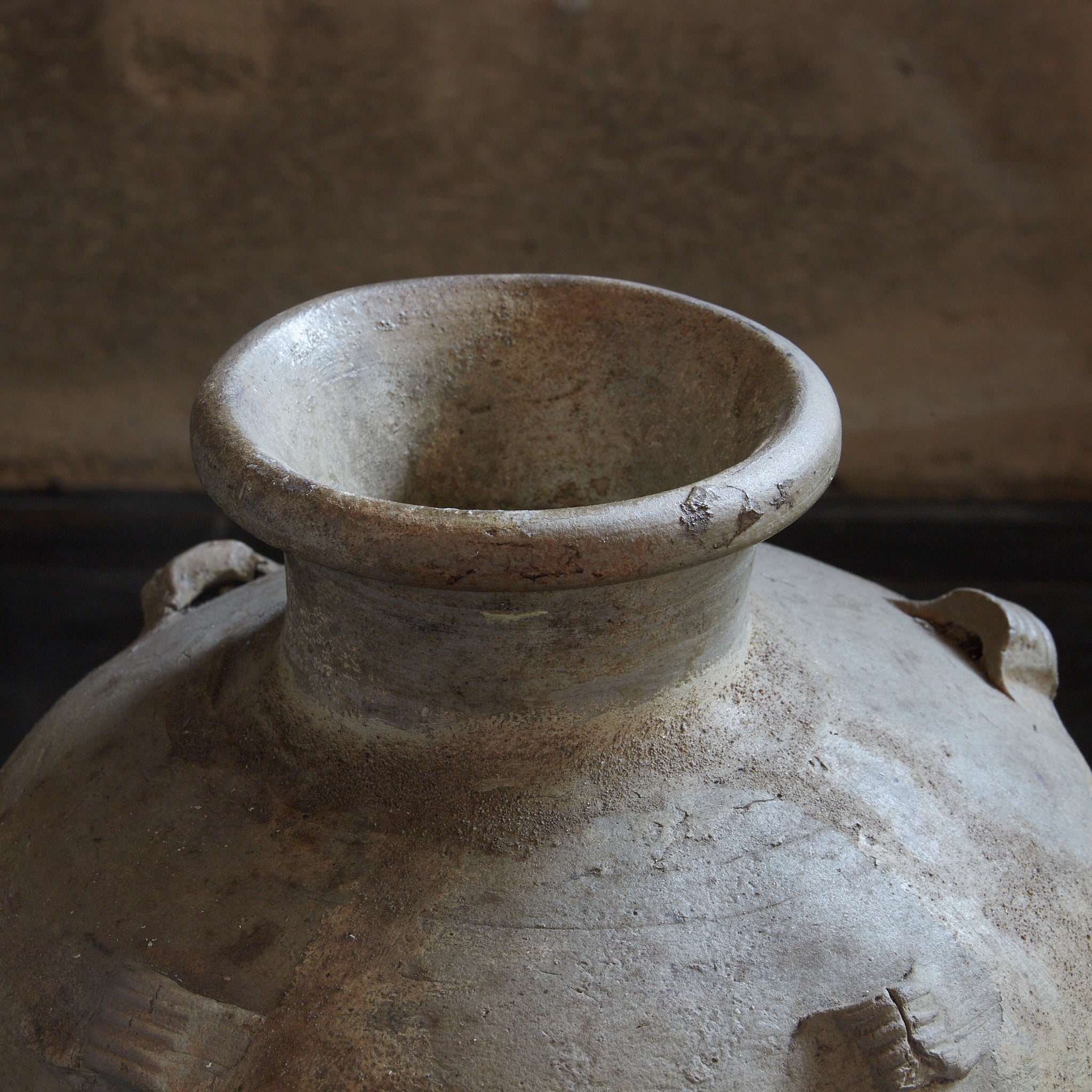 VIERÖSIGES GEFÄSS, Ko-Seto, ascheglasiert, Kamakura-Zeit (1185–1333 n. Chr.) | Detailansicht 13