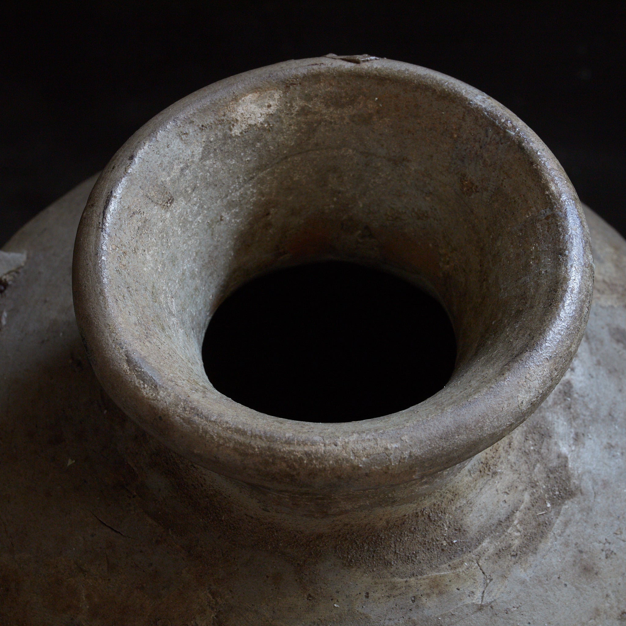 VIERÖSIGES GEFÄSS, Ko-Seto, ascheglasiert, Kamakura-Zeit (1185–1333 n. Chr.) | Detailansicht 25