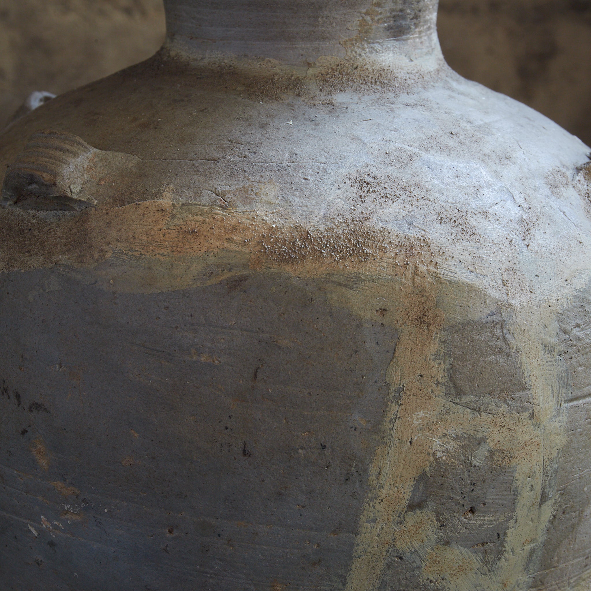 VIERÖSIGES GEFÄSS, Ko-Seto, ascheglasiert, Kamakura-Zeit (1185–1333 n. Chr.) | Detailansicht 36