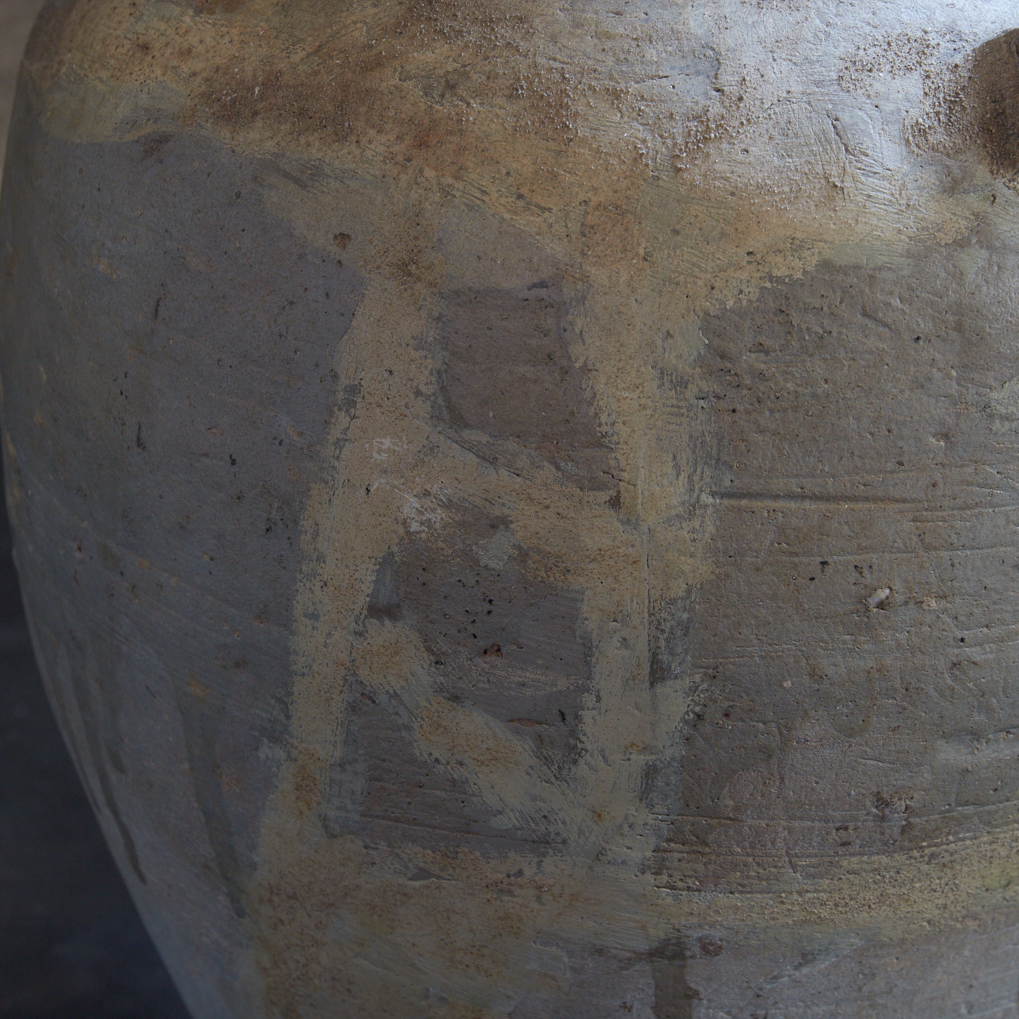 VIERÖSIGES GEFÄSS, Ko-Seto, ascheglasiert, Kamakura-Zeit (1185–1333 n. Chr.) | Detailansicht 37