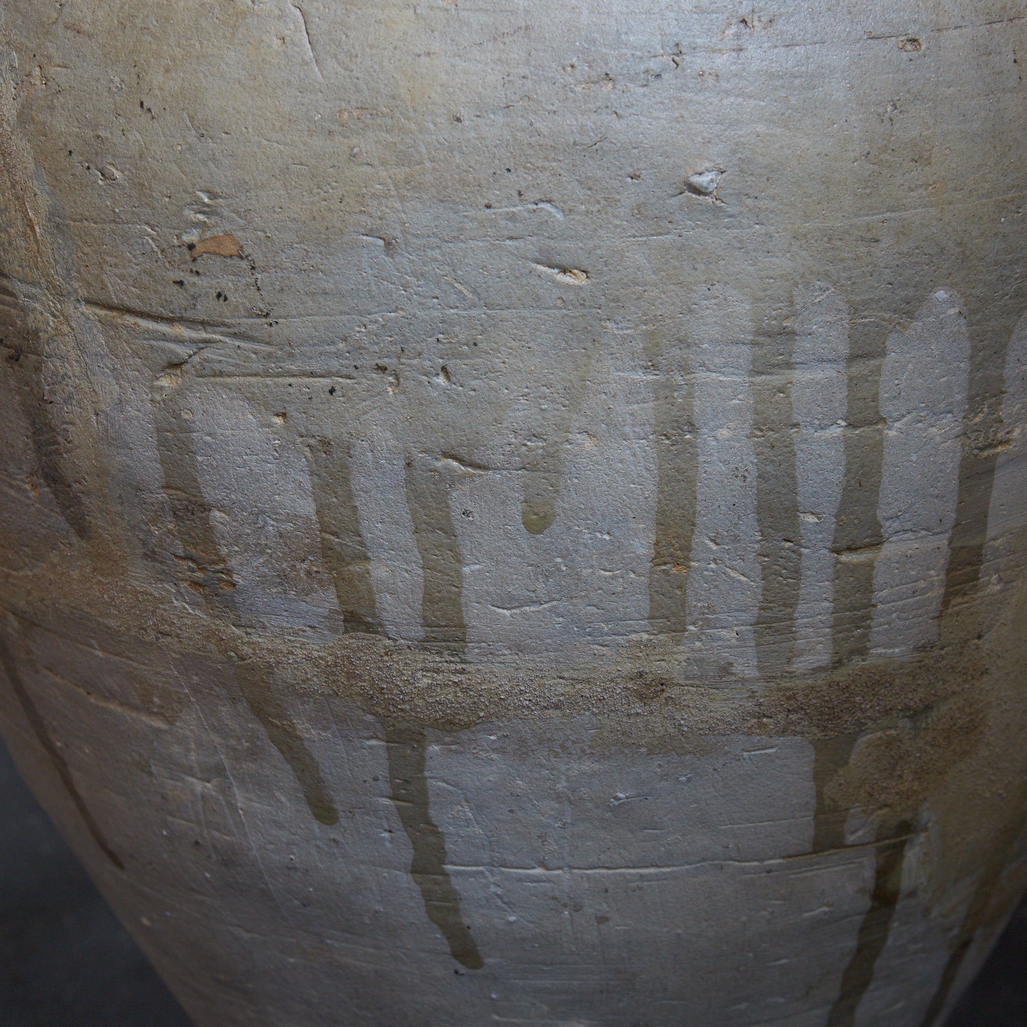 VIERÖSIGES GEFÄSS, Ko-Seto, ascheglasiert, Kamakura-Zeit (1185–1333 n. Chr.) | Detailansicht 40