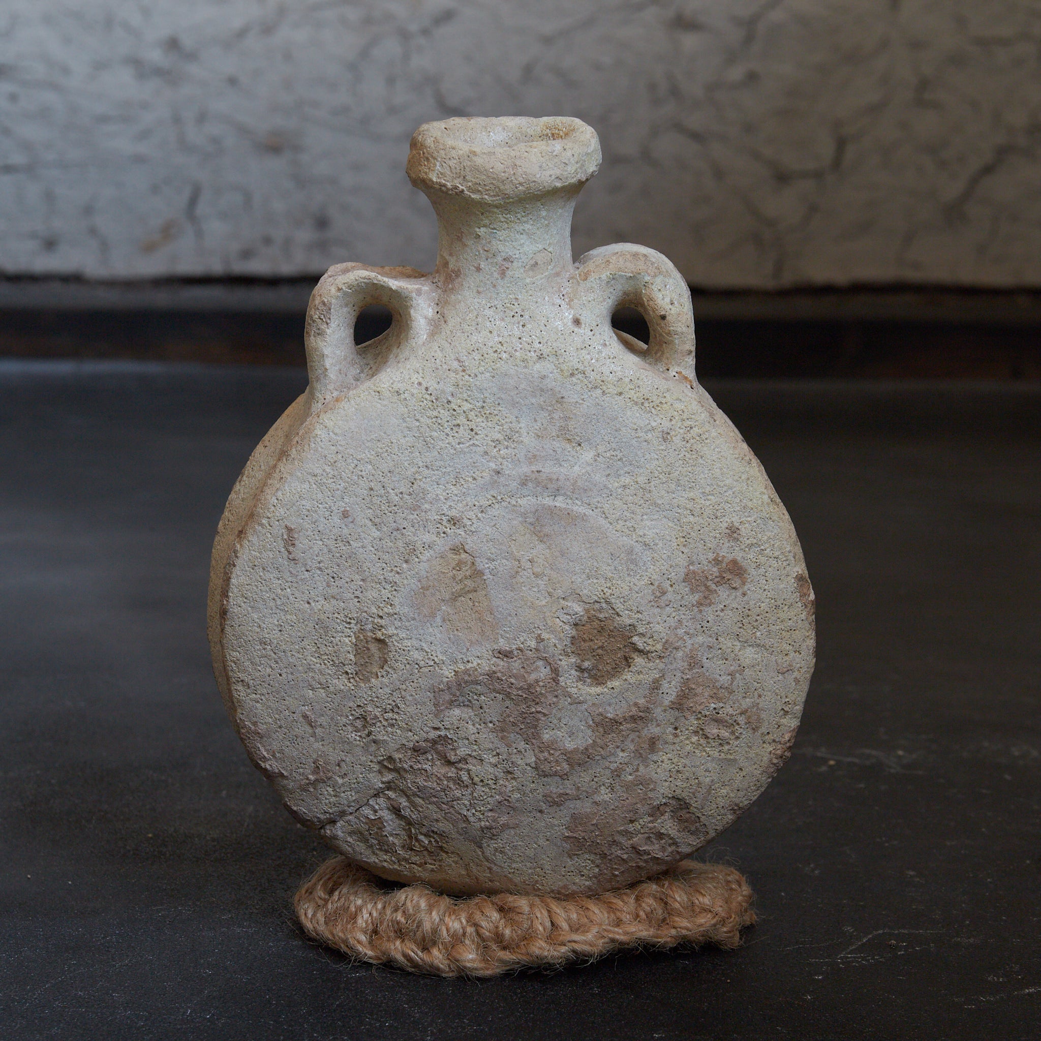 VASE APLATI, Céramique islamique, avec anses, Antiquité (IIIe–XIIe siècle) | Image de détail 5