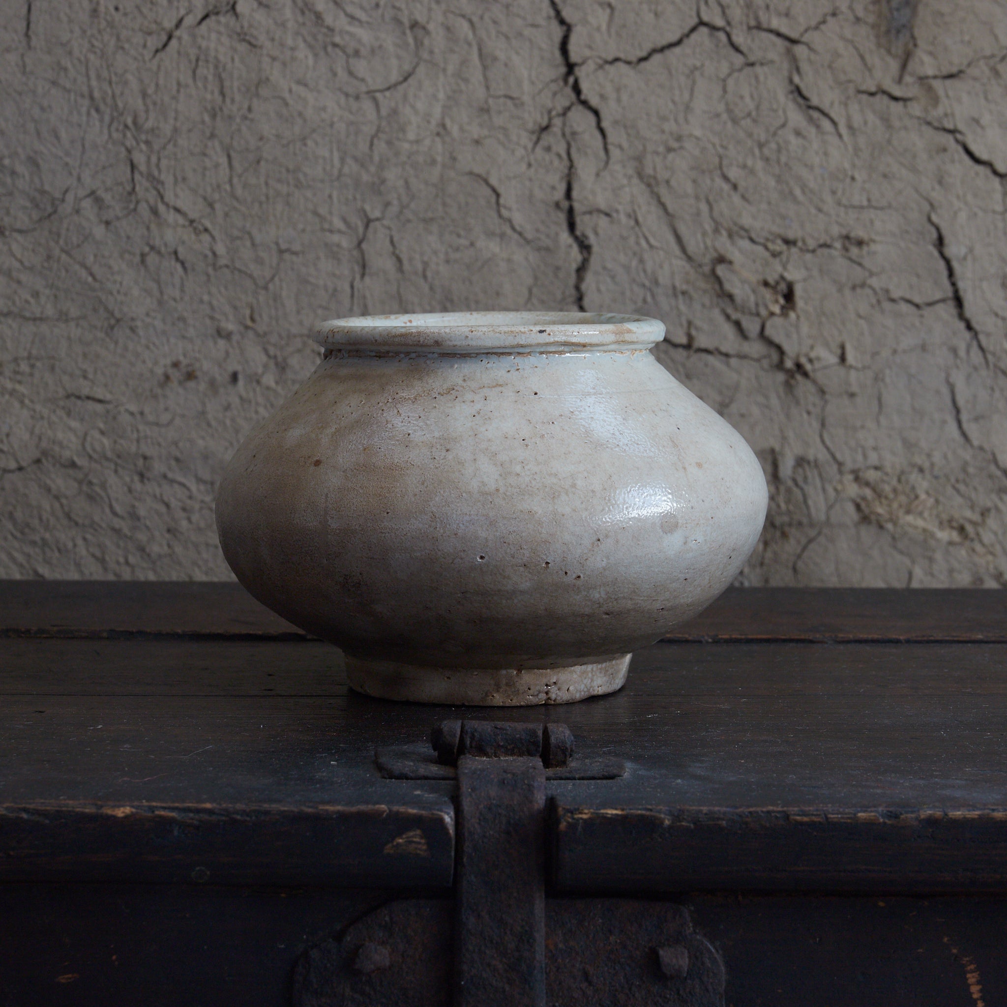 JARRA GLOBULAR, Porcelana blanca, Dinastía Joseon (1392–1897 d. C.) – Florero