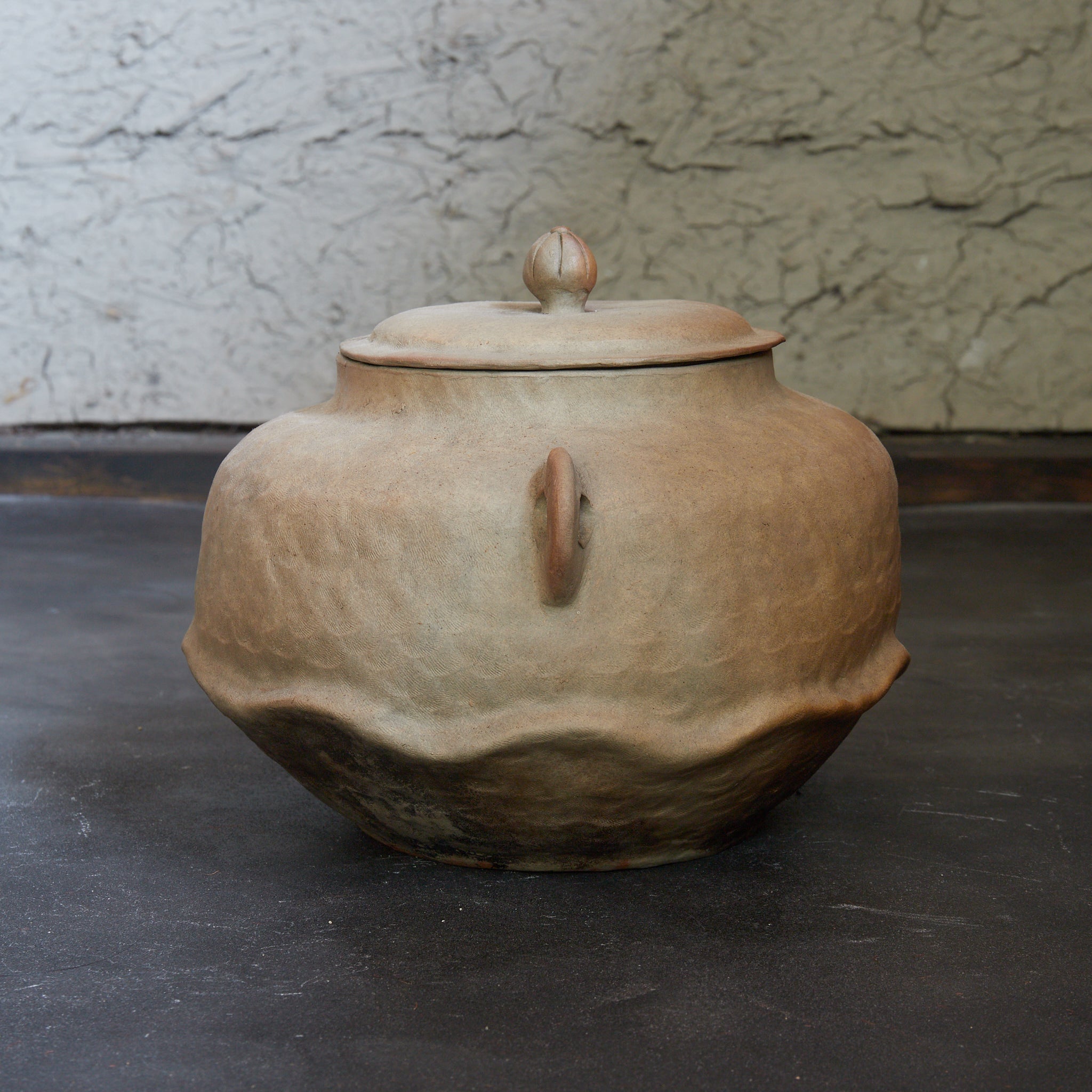 龍*様 茶釜 陶器製 二つ穴 江戸–明治時代 白泥 蓮形双耳茶釜（1603–1912CE） | 入蘆花（ロカニイル）