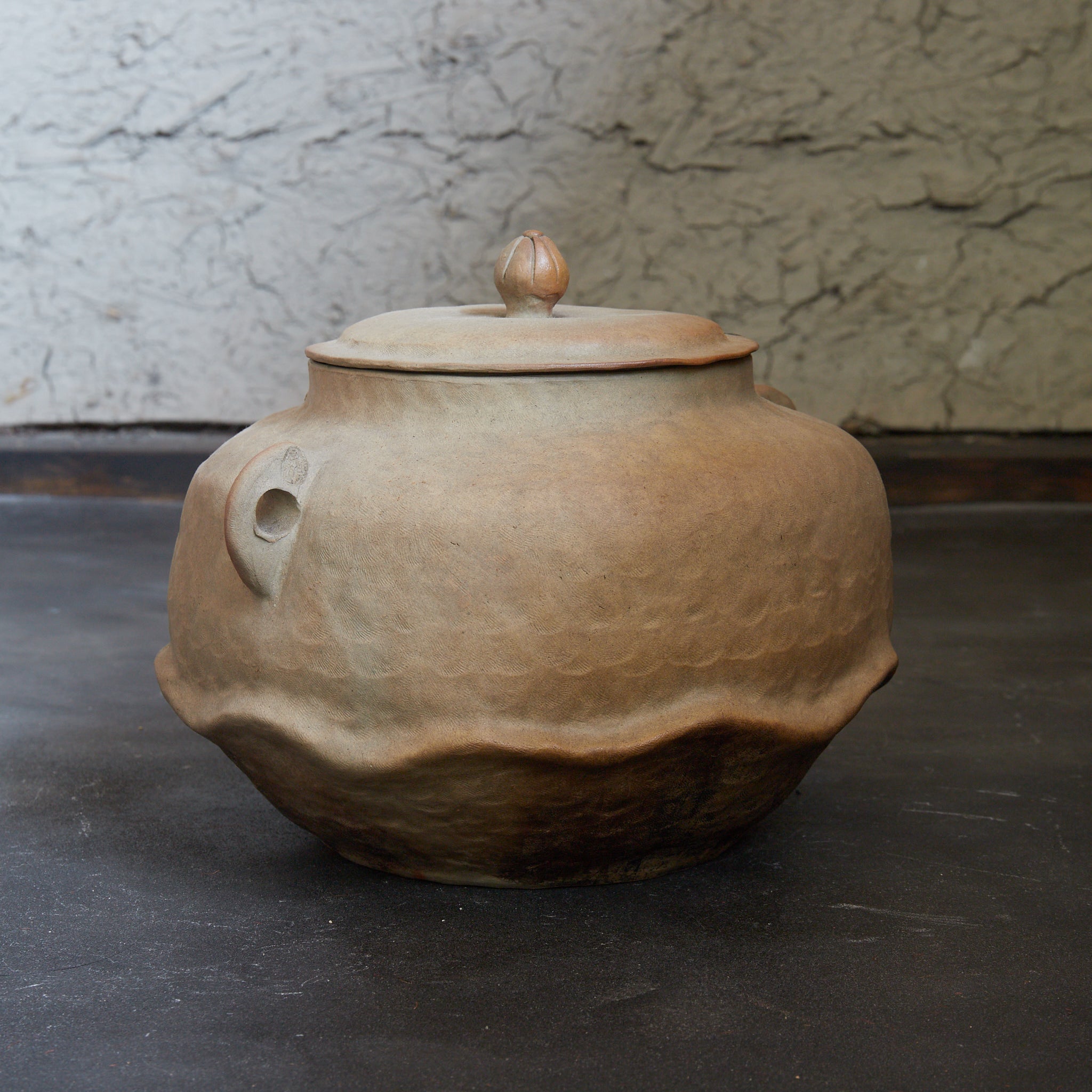 江戸–明治時代 白泥 蓮形双耳茶釜（1603–1912CE） | 入蘆花（ロカニイル）
