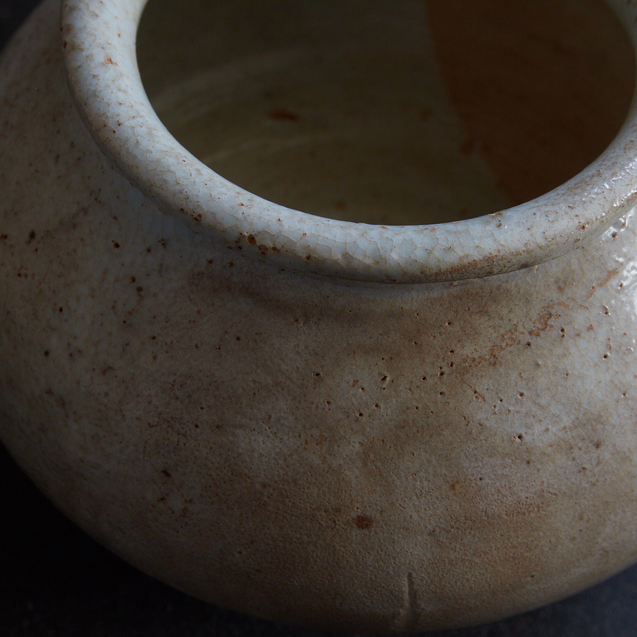 VASO GLOBULARE, Porcellana bianca, Dinastia Joseon (1392–1897 d.C.) | Immagine di dettaglio 14