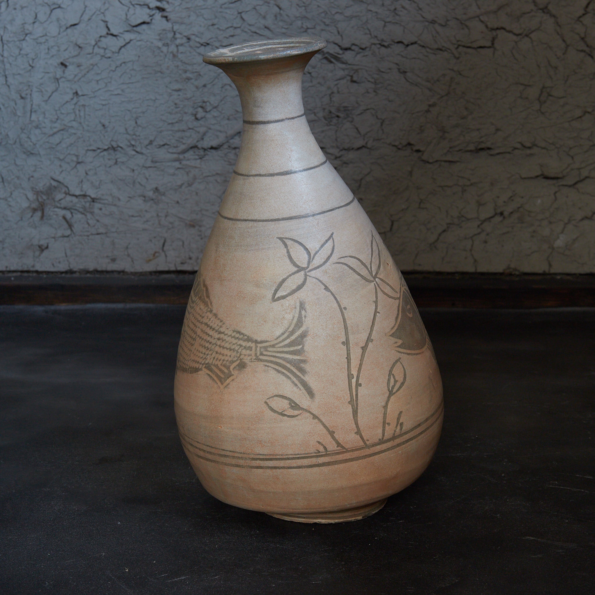 FLASCHE, Buncheong-Ware mit sgraffitoverzierte doppelfischmuster, mit Holzkiste, Joseon-Dynastie (1392–1897 n. Chr.) | Detailansicht 5