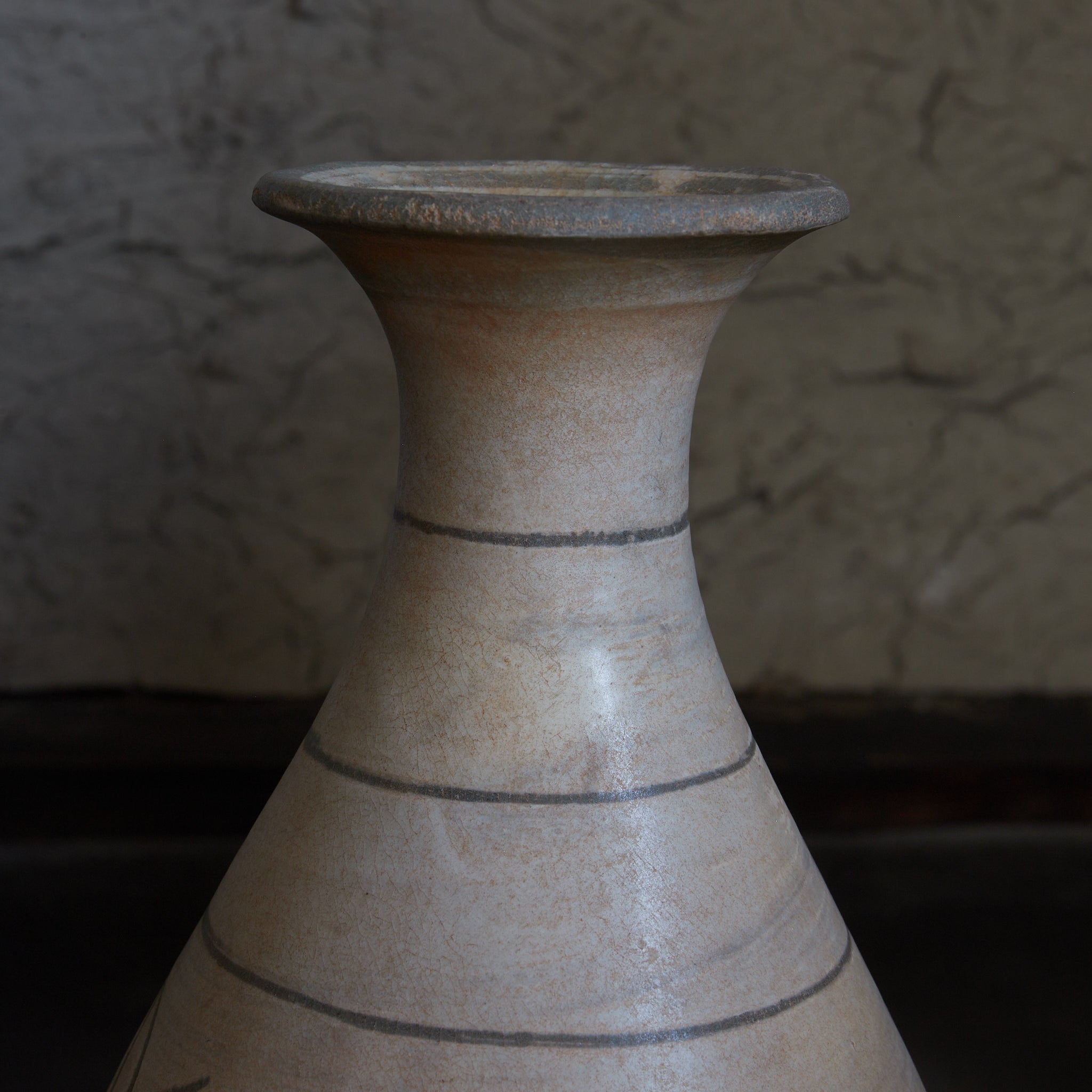 FLASCHE, Buncheong-Ware mit sgraffitoverzierte doppelfischmuster, mit Holzkiste, Joseon-Dynastie (1392–1897 n. Chr.) | Detailansicht 26