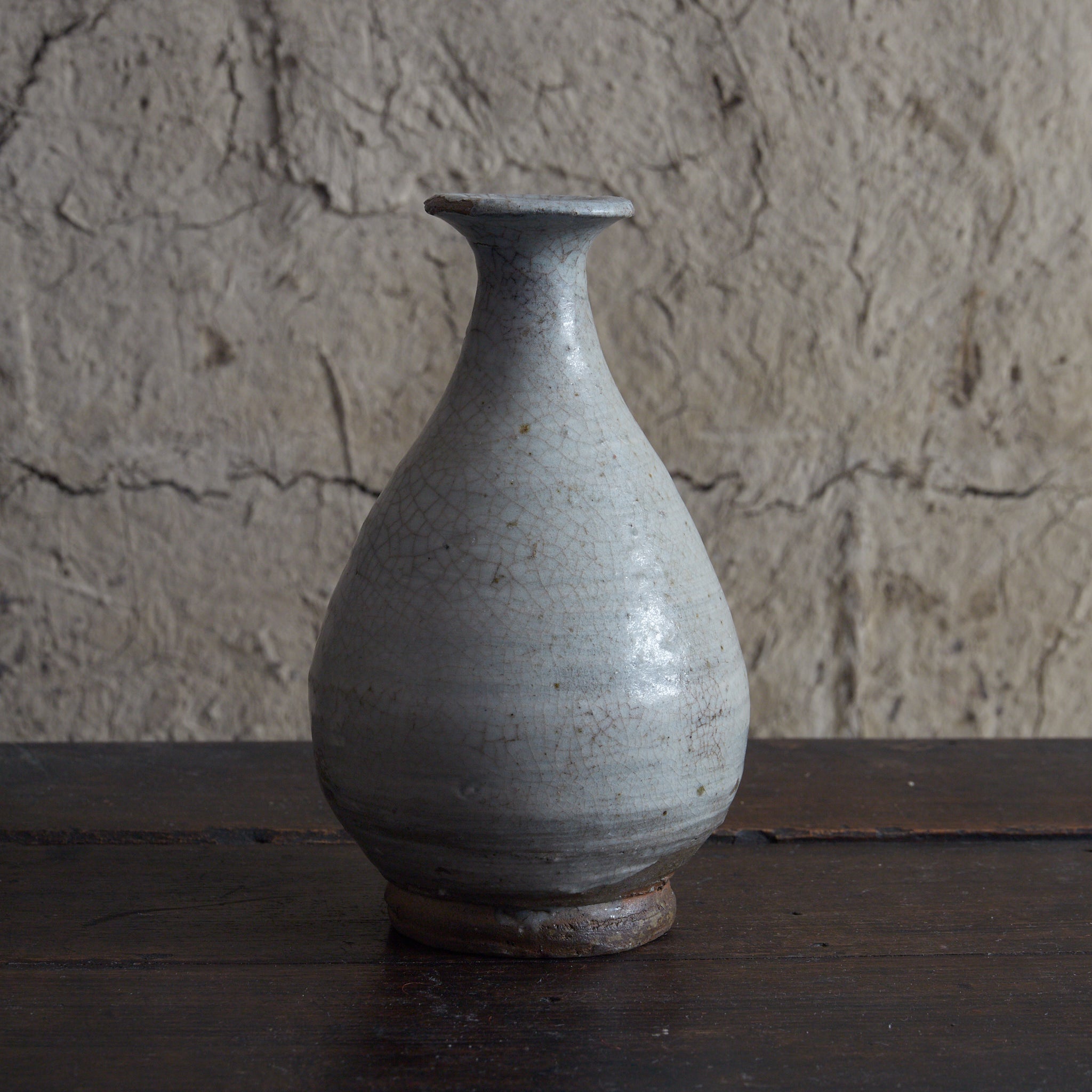 TOKKURI, Buncheong-Ware mit engobiertes pinselstrichmuster, Joseon-Dynastie (1392–1897 n. Chr.) | Detailansicht 2