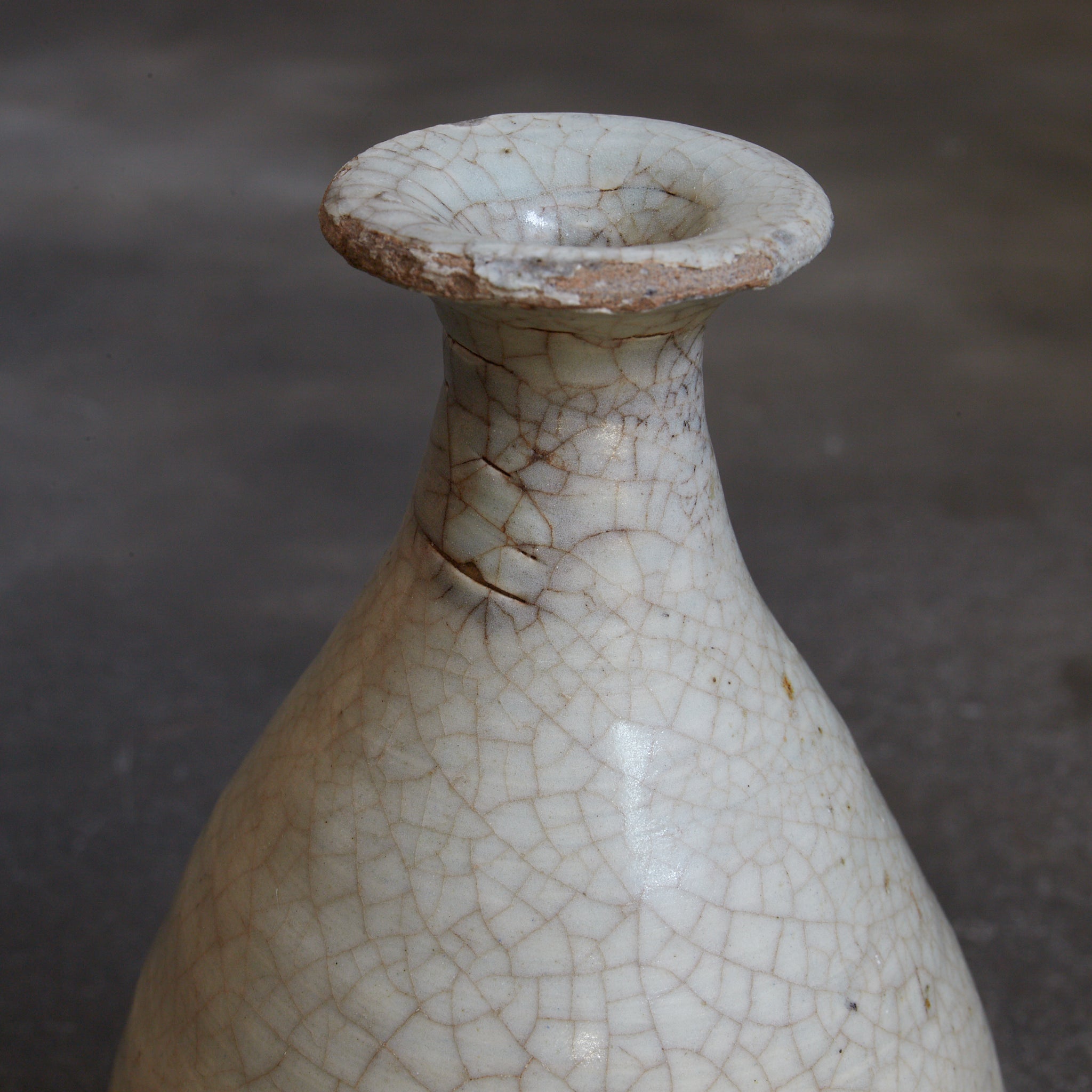 李朝 粉青刷毛目粉引手徳利（1392–1897CE） | 入蘆花（ロカニイル）