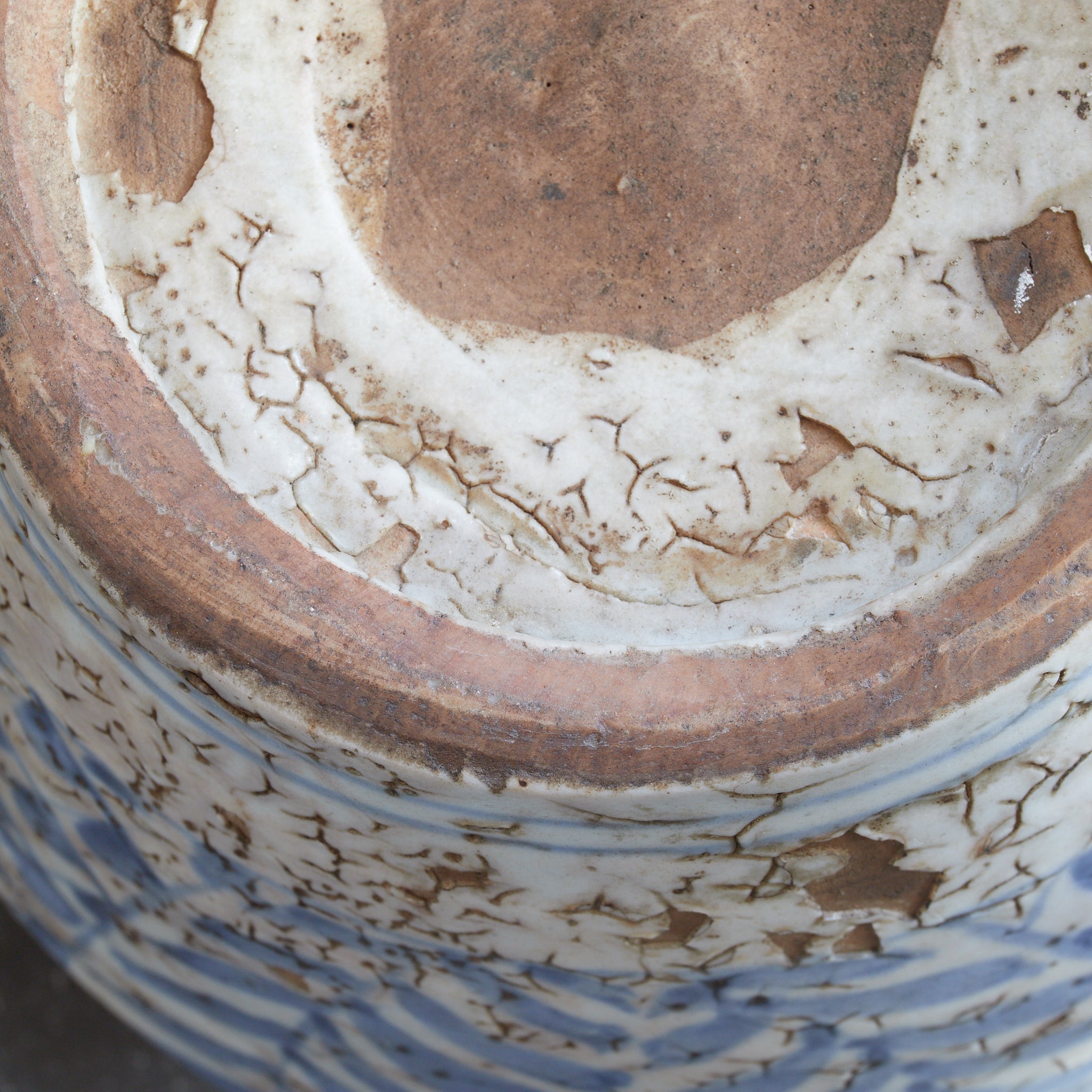 明代 古染付 魚鱗花卉文蓋壺 水指（1368–1644CE） | 入蘆花（ロカニイル）