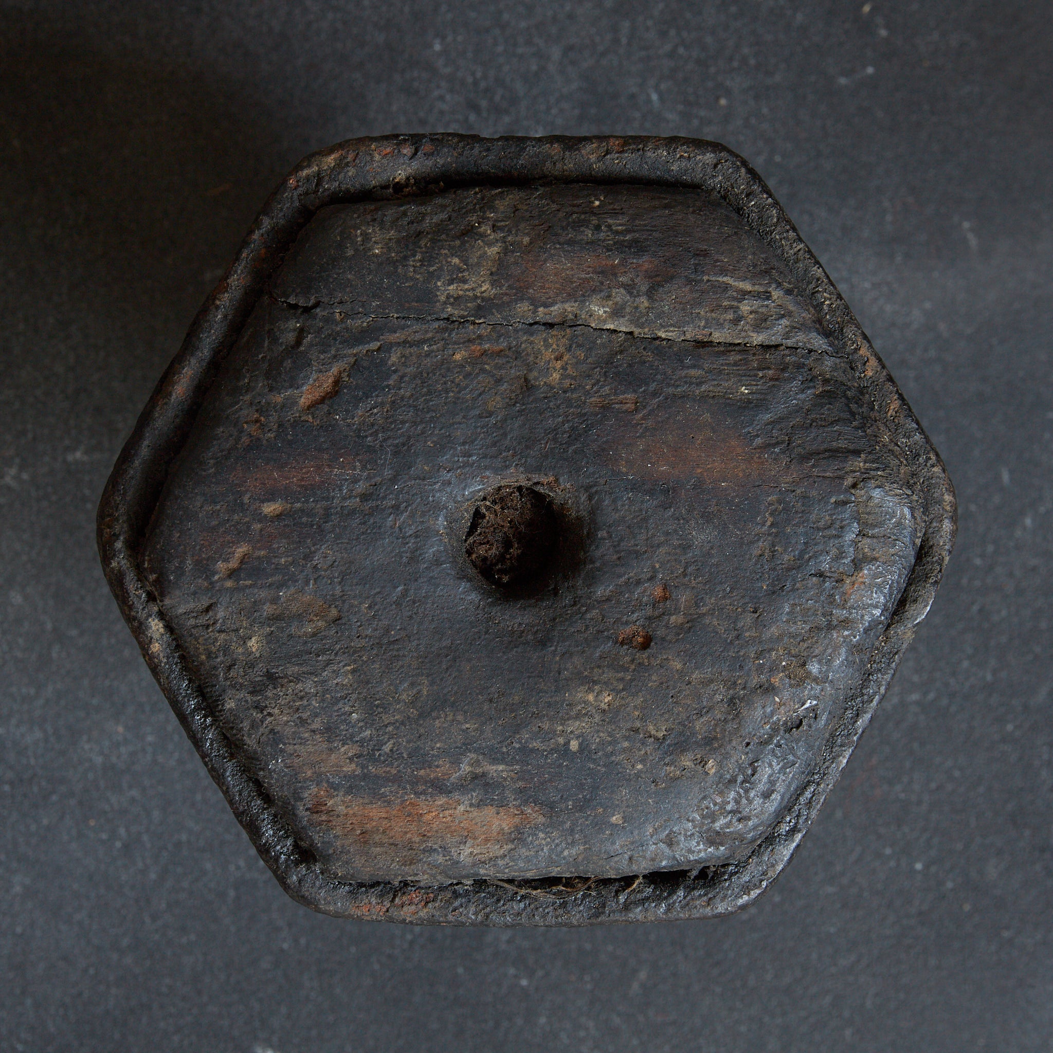李朝 古鉄面取燭台（1392–1897CE） | Detailansicht 13
