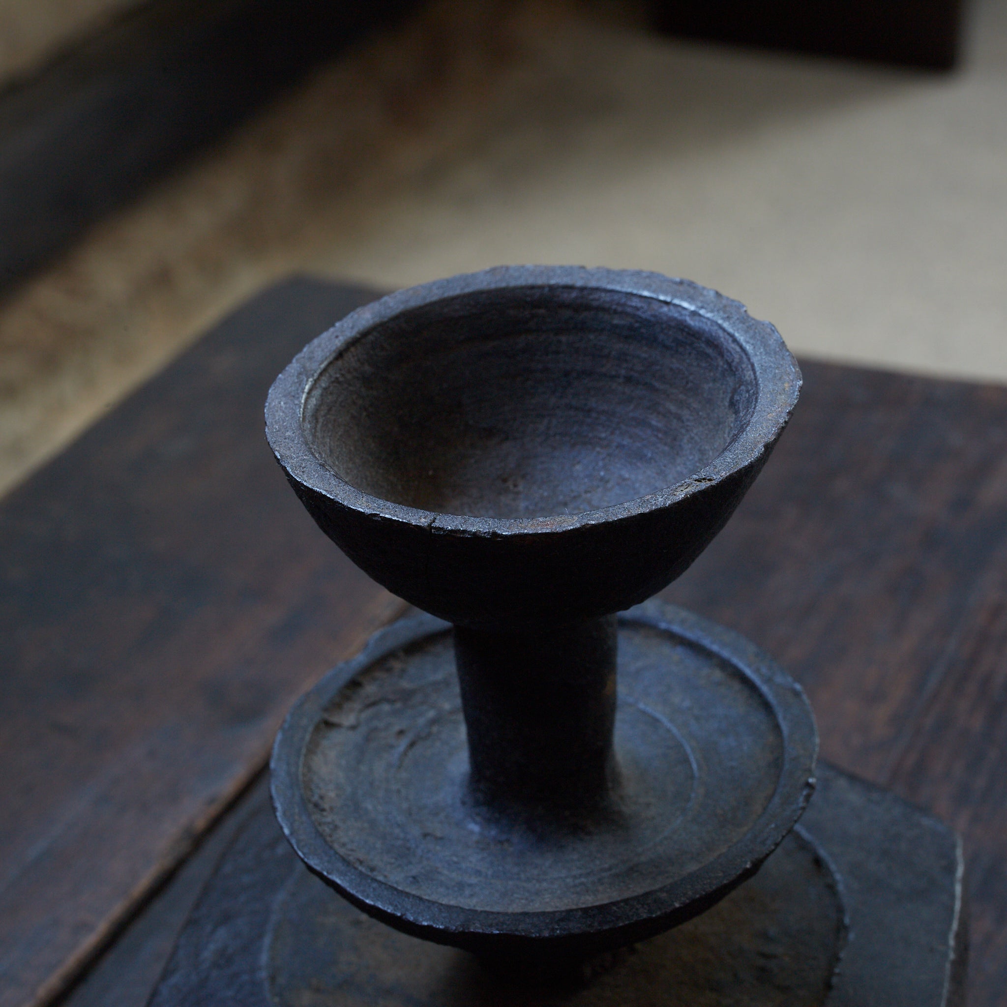 李朝 古鉄面取燭台（1392–1897CE） | 入蘆花（ロカニイル）