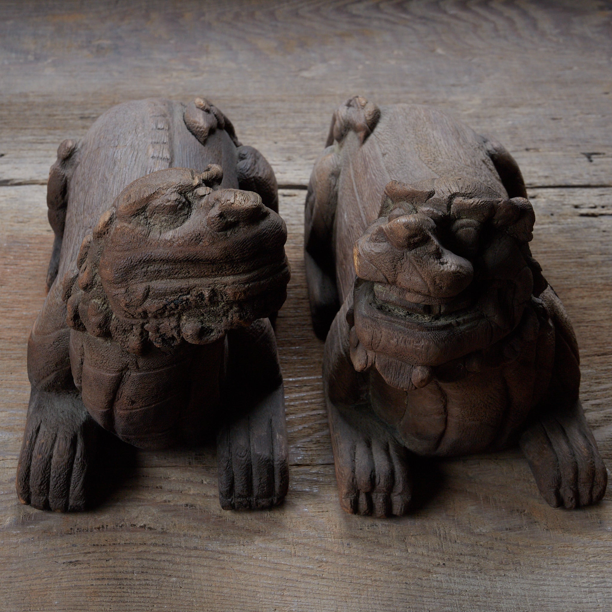 李朝 木造阿吽獅子像 一対（1392–1897CE） | 入蘆花（ロカニイル）