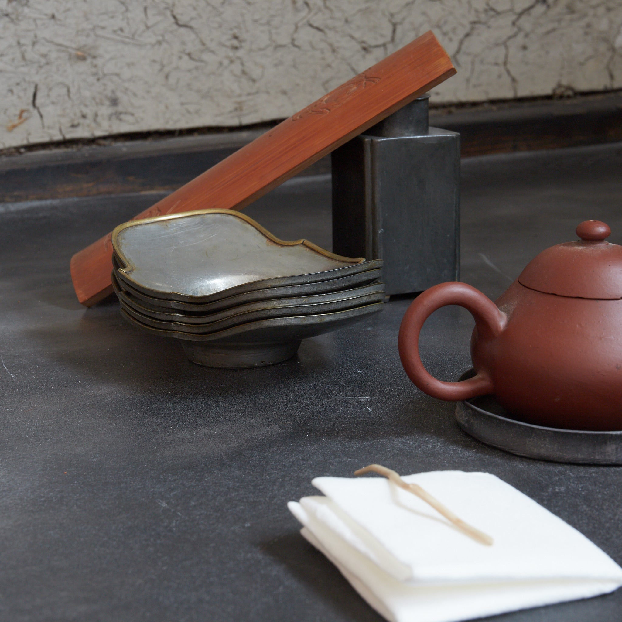清代 古錫銅覆花弁形茶托 5客揃（1616–1911CE） – 茶托