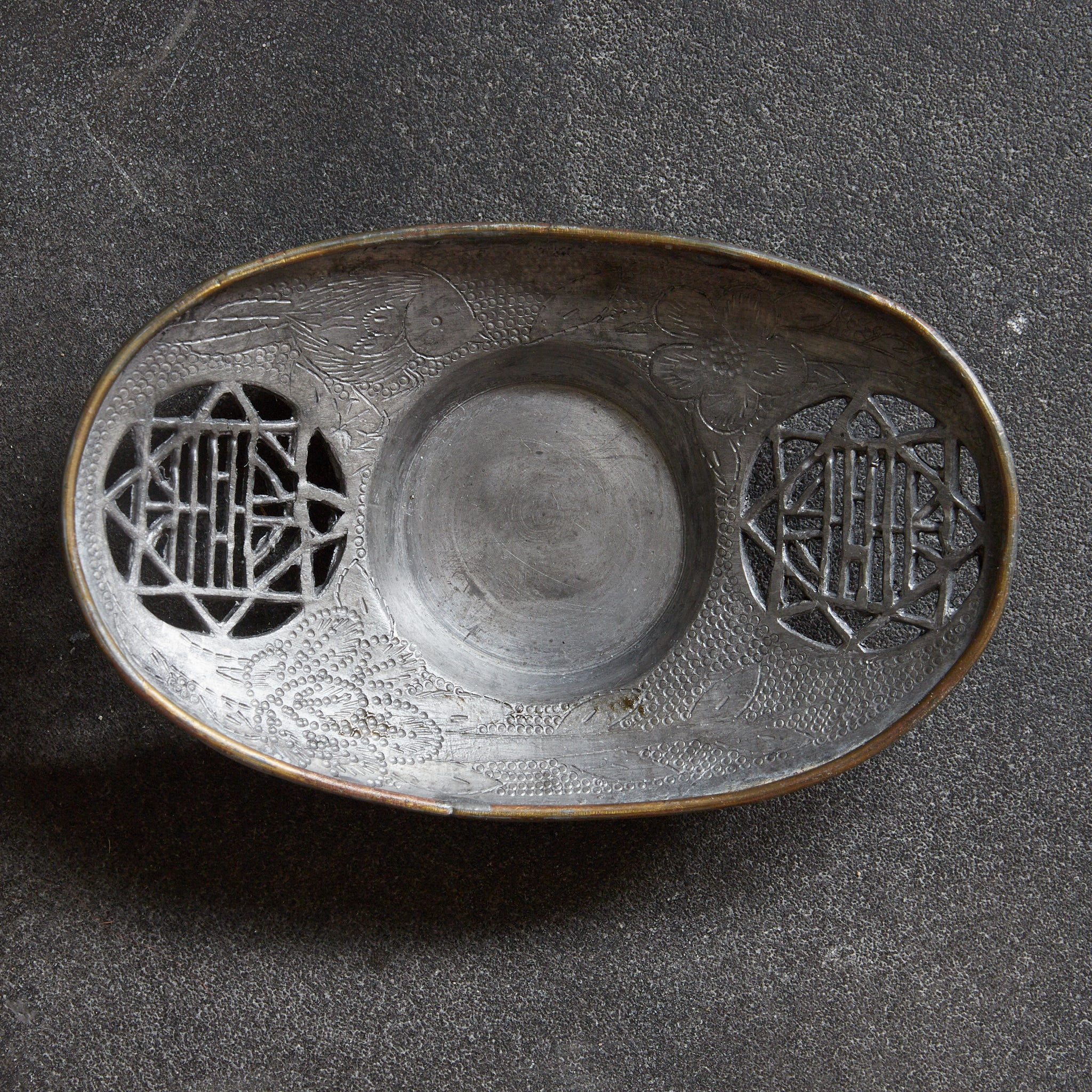 清代 古錫銅覆陰刻鳥花文透彫茶托 5客揃（1616–1911CE）｜詳細画像12