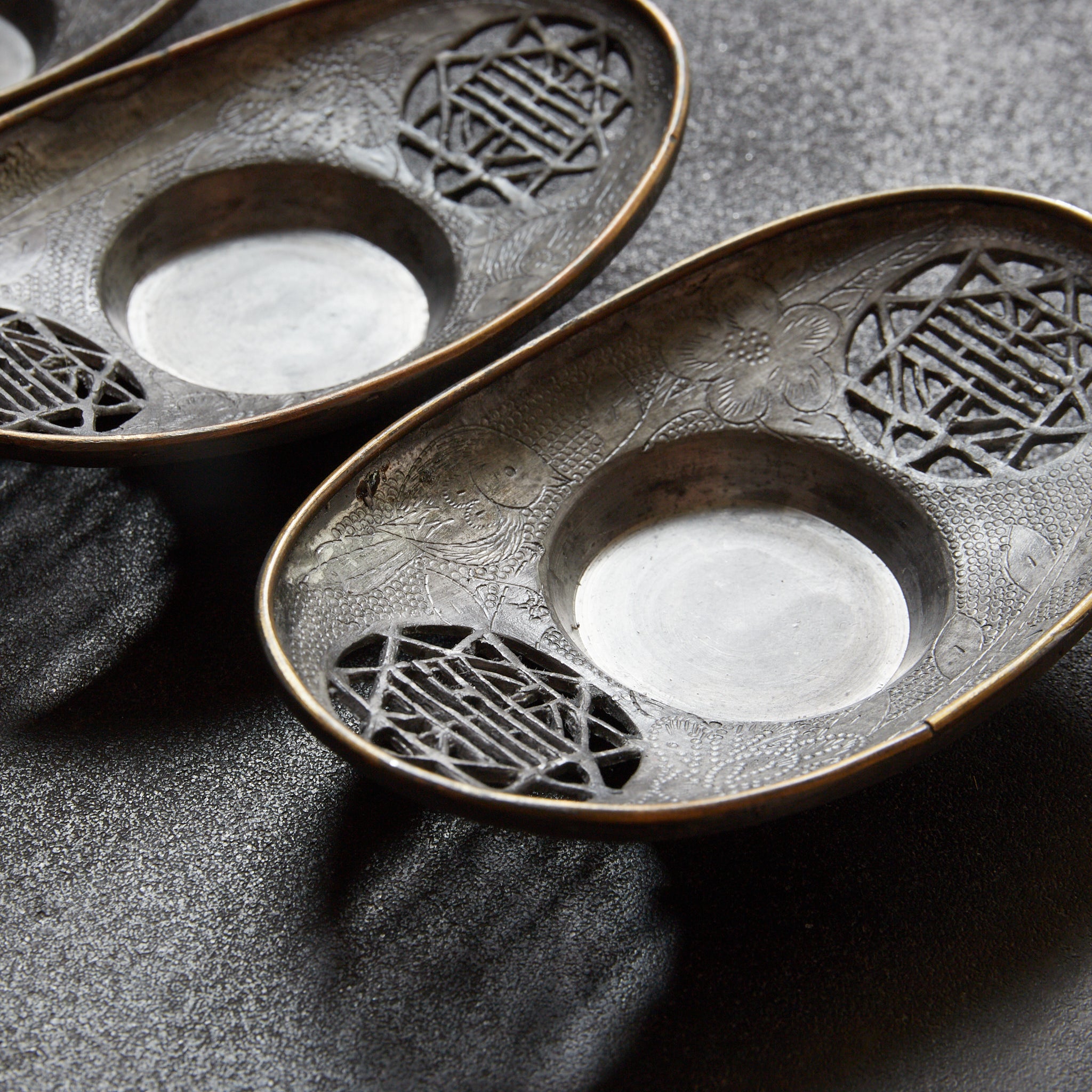 清代 古錫銅覆陰刻鳥花文透彫茶托 5客揃（1616–1911CE）｜詳細画像18