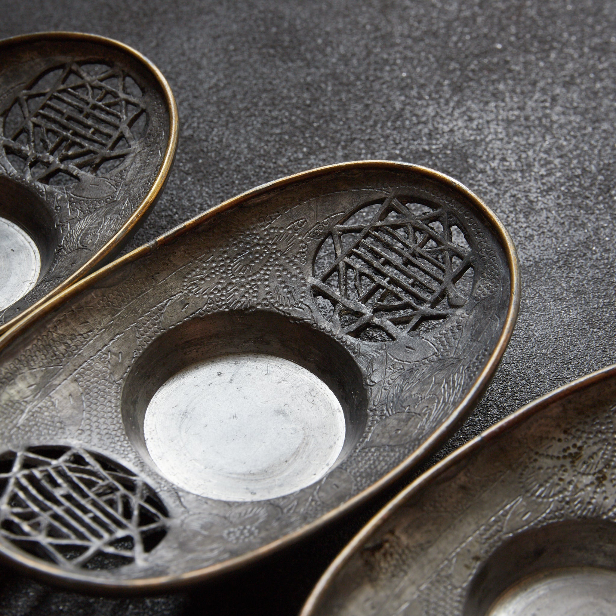 清代 古錫銅覆陰刻鳥花文透彫茶托 5客揃（1616–1911CE）｜詳細画像20