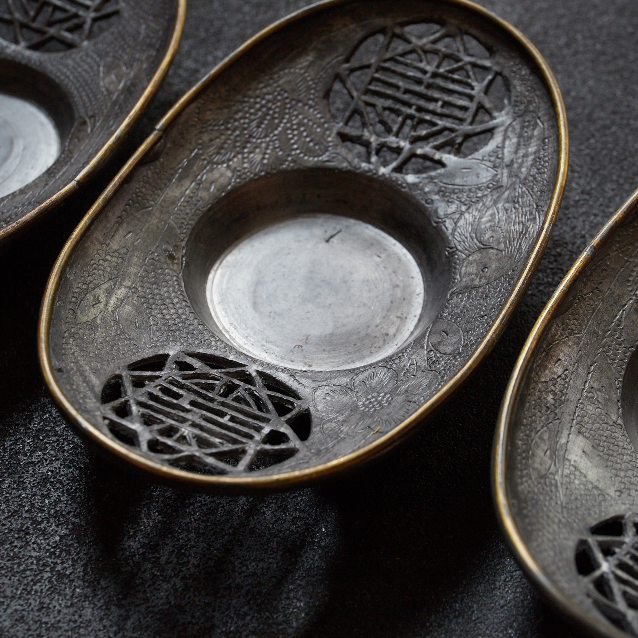 清代 古錫銅覆陰刻鳥花文透彫茶托 5客揃（1616–1911CE）｜詳細画像25