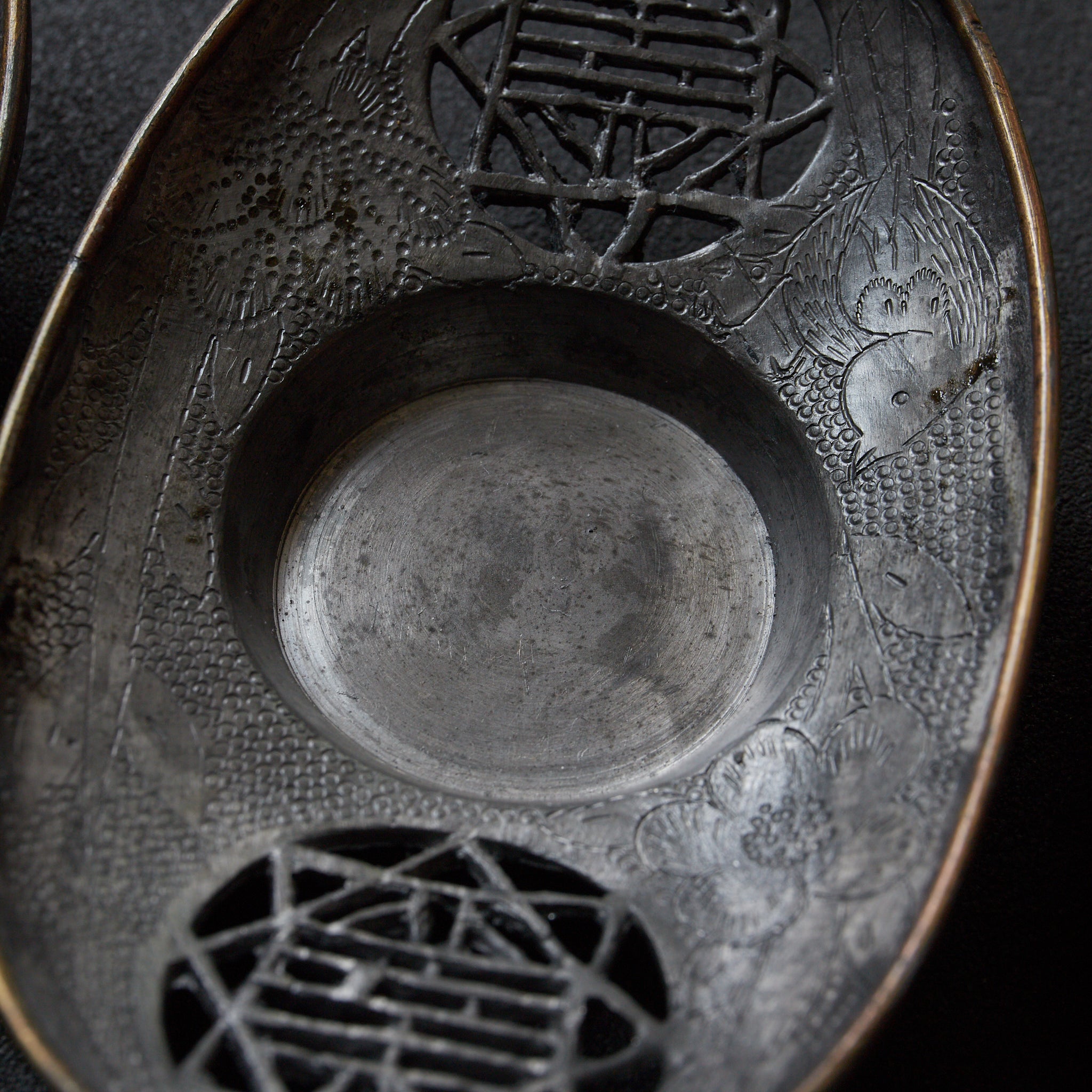清代 古錫銅覆陰刻鳥花文透彫茶托 5客揃（1616–1911CE）｜詳細画像26