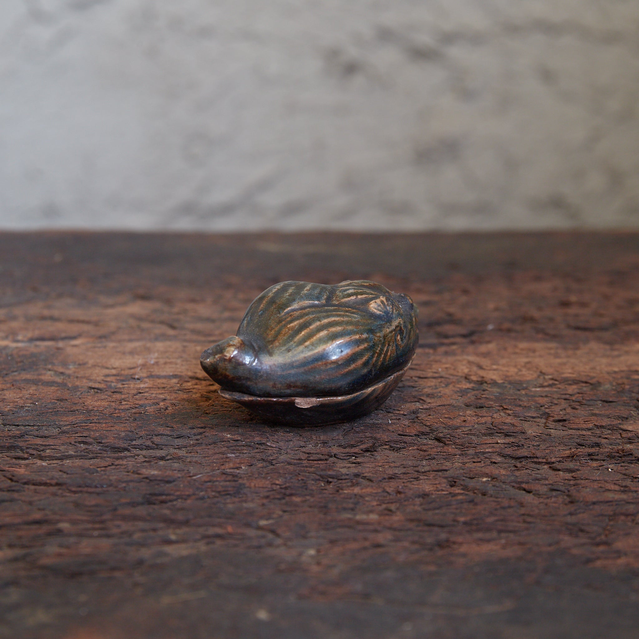 INCENSE CONTAINER, Kiln-altered Iridescent Glaze, with a combined lotus-root, lingzhi, and bamboo-shoot design, Edo Period (1603–1867 CE) | Detail image 6