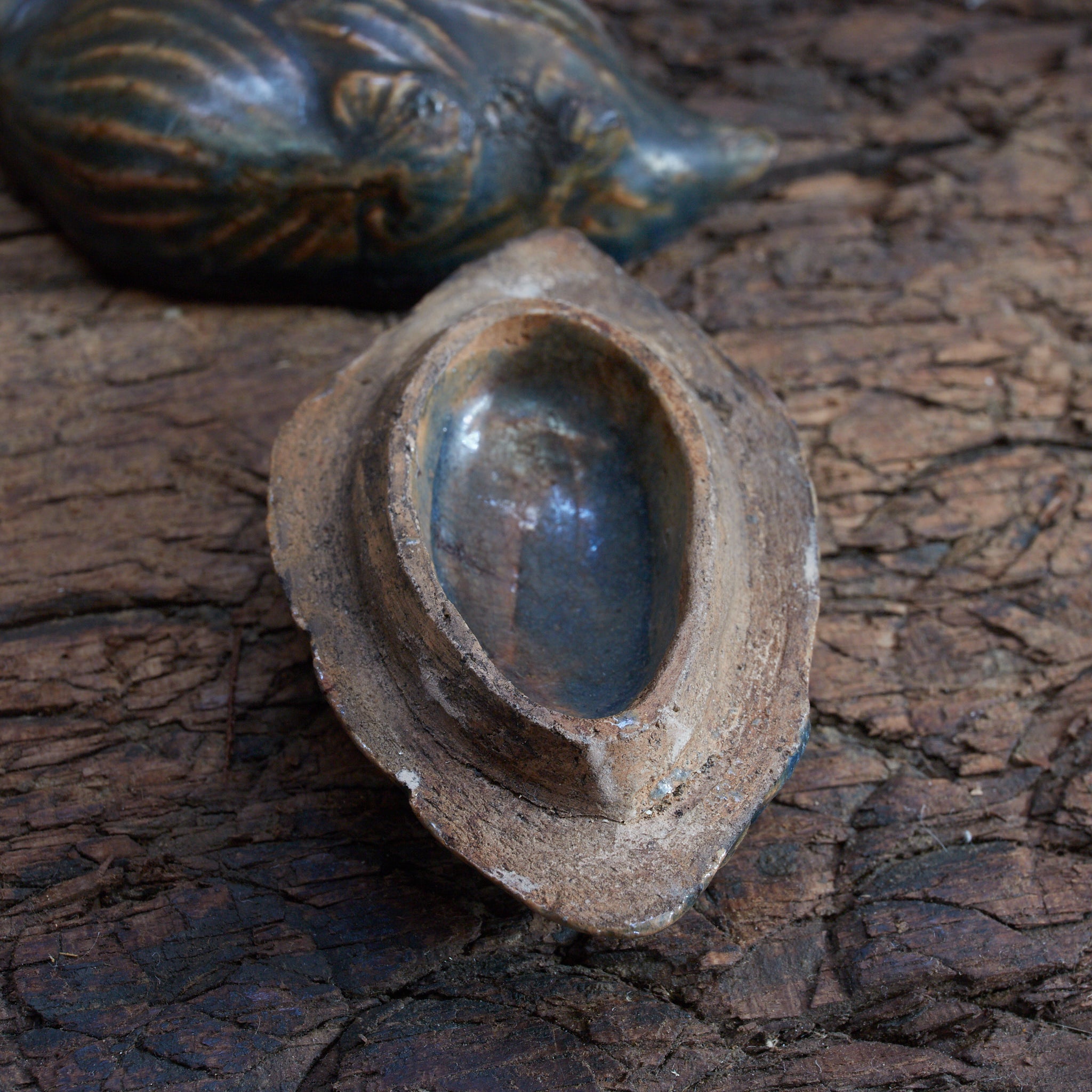 INCENSE CONTAINER, Kiln-altered Iridescent Glaze, with a combined lotus-root, lingzhi, and bamboo-shoot design, Edo Period (1603–1867 CE) | Detail image 12