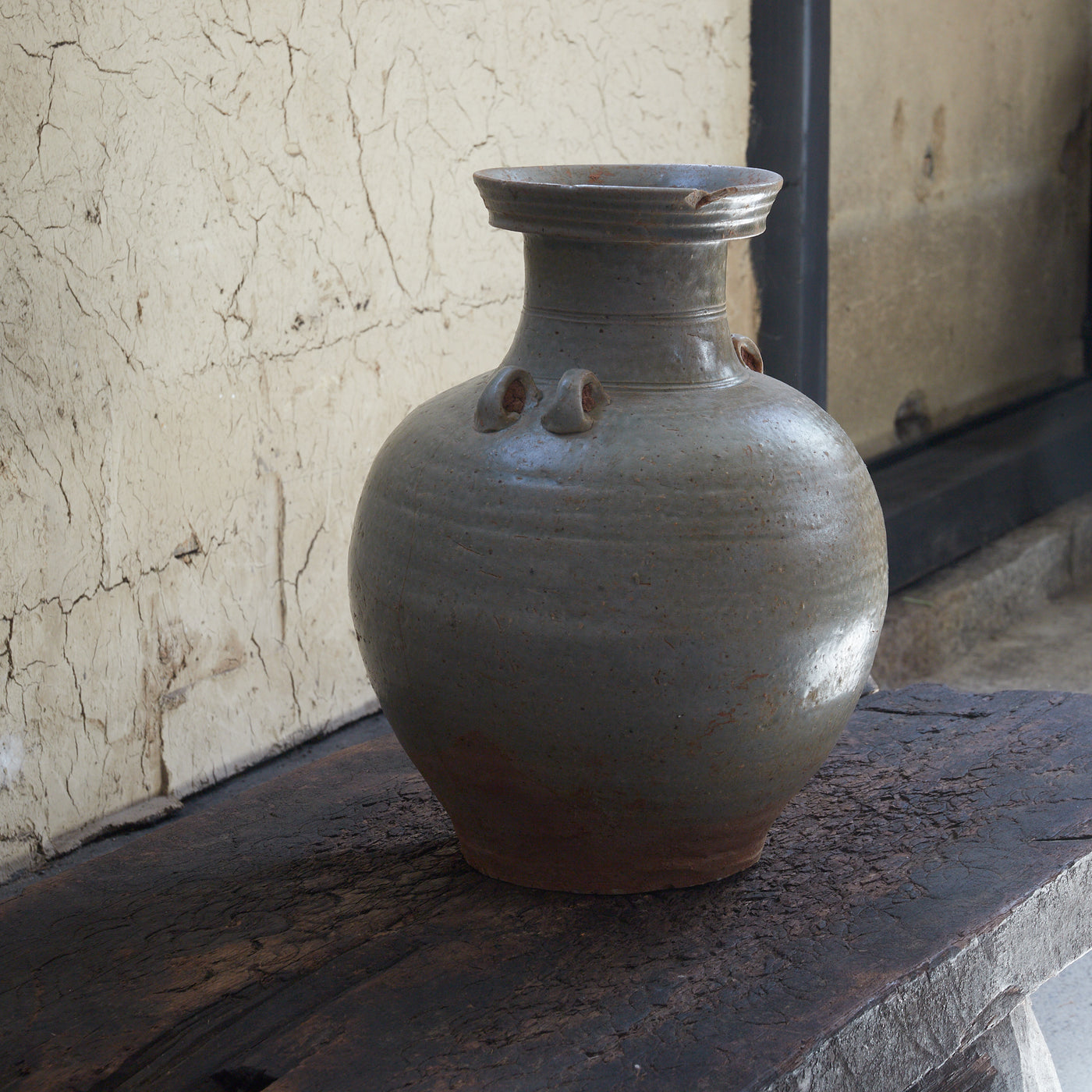 唐代 越州窯 青磁双耳盤口大瓶（618–907CE） – 花入