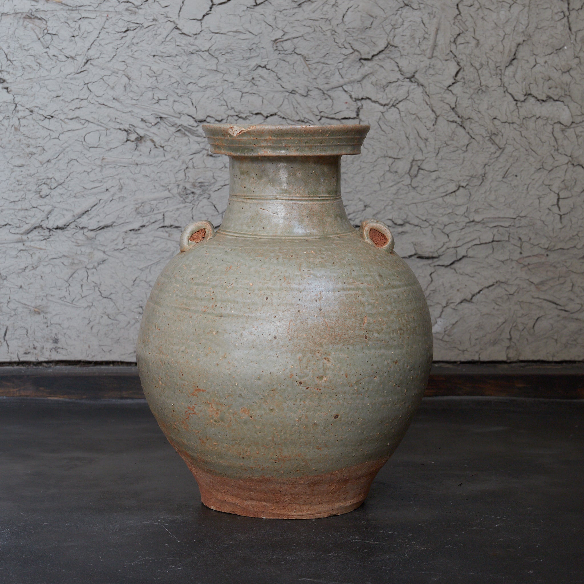 唐代 越州窯 青磁双耳盤口大瓶（618–907CE）
