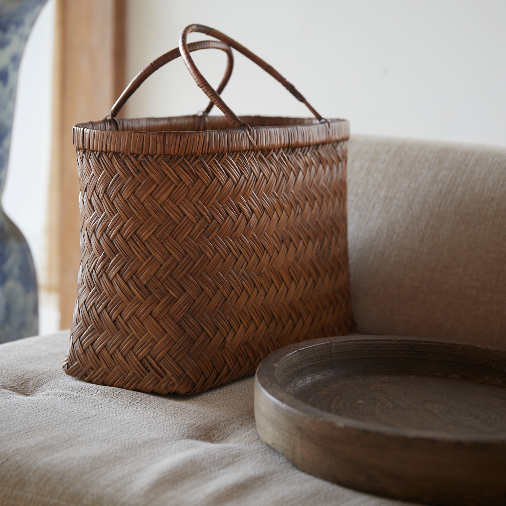 Old bamboo basket that grew well in amber color Open-air basket Taisho Taisho period/1912-1926CE