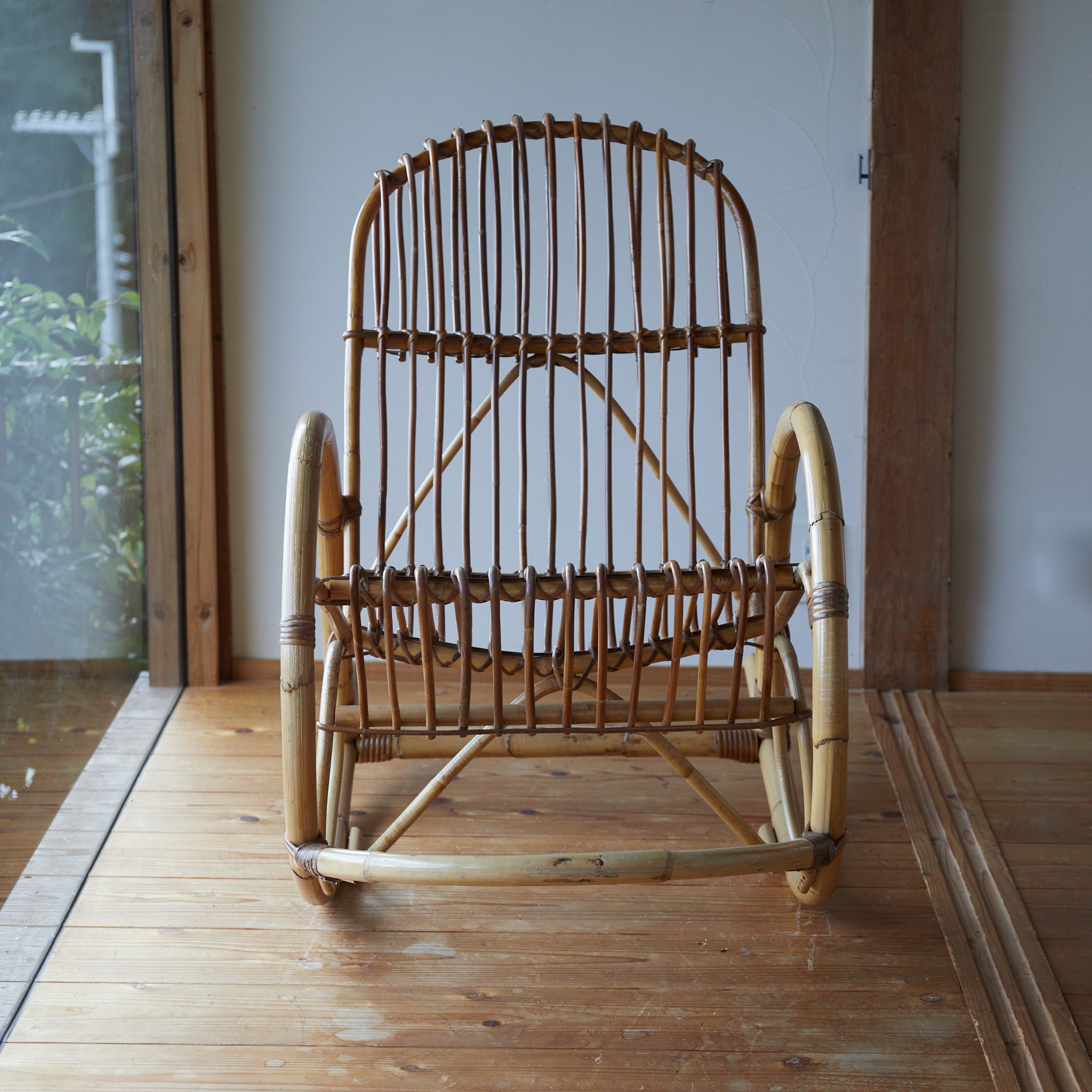 Picturesque rocking chair from the Showa period/1926-1989CE