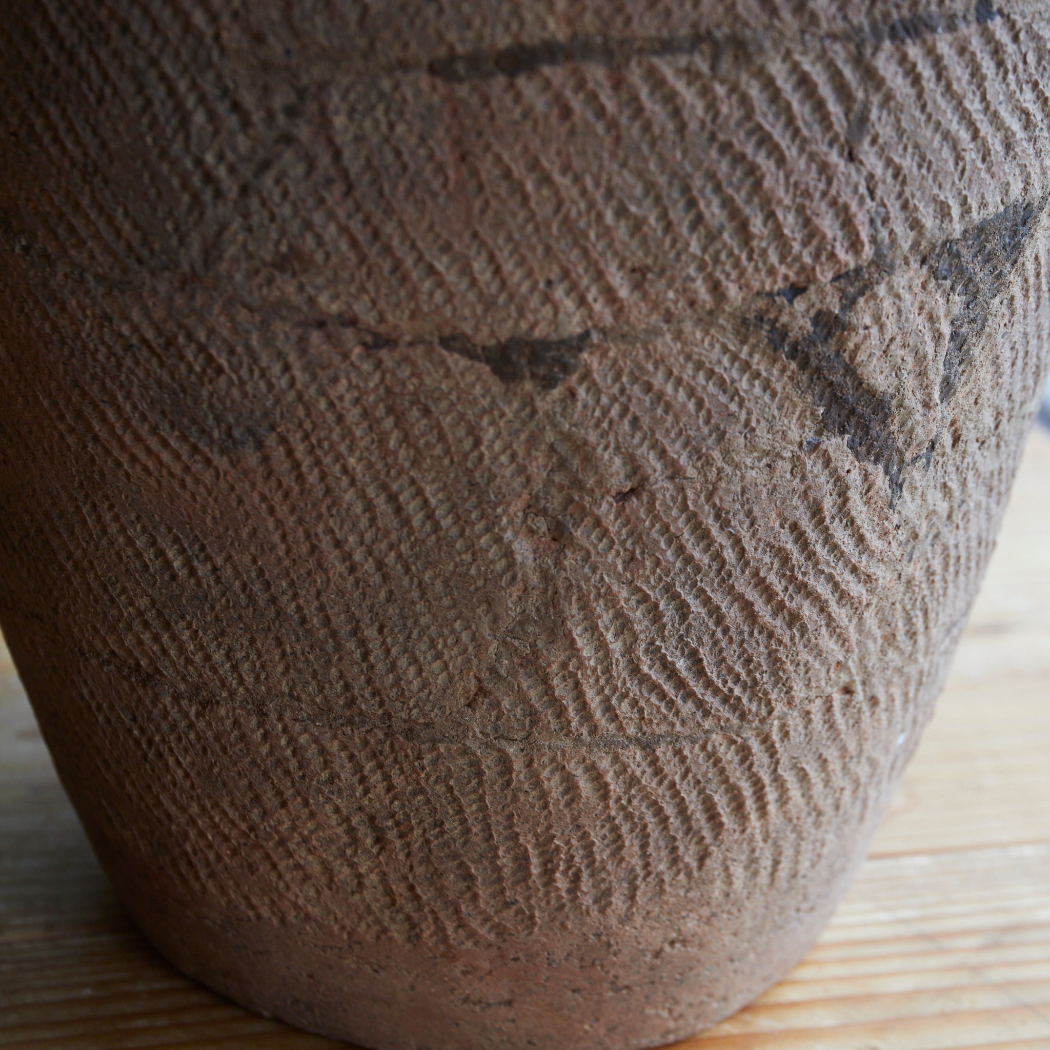 Jomon pottery Deep bowl-shaped pottery b Jomon period/10000-300BCE