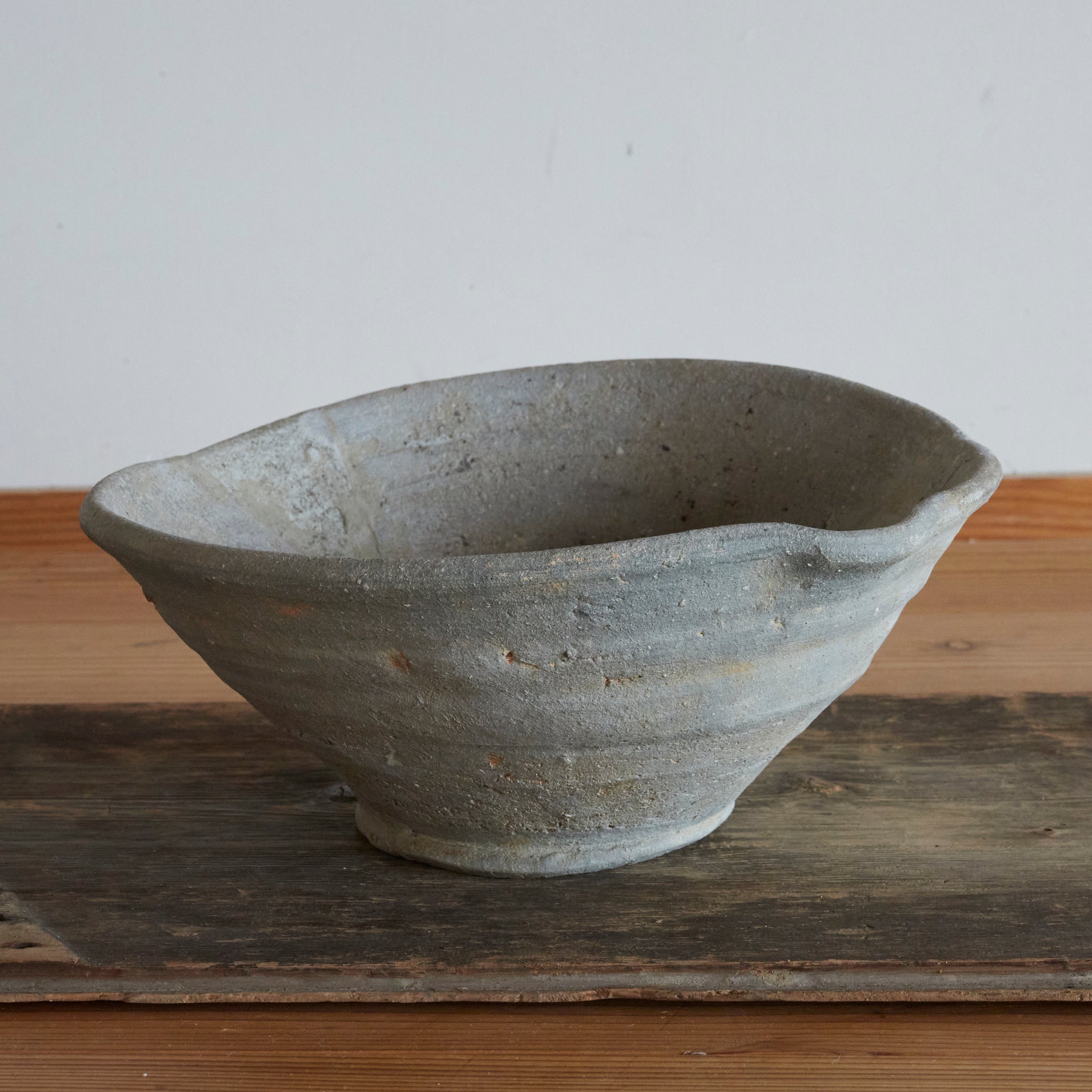 猿投大平鉢 鎌倉時代 猿投 大片口鉢（1185–1333 CE） | 入蘆花（ロカニイル）