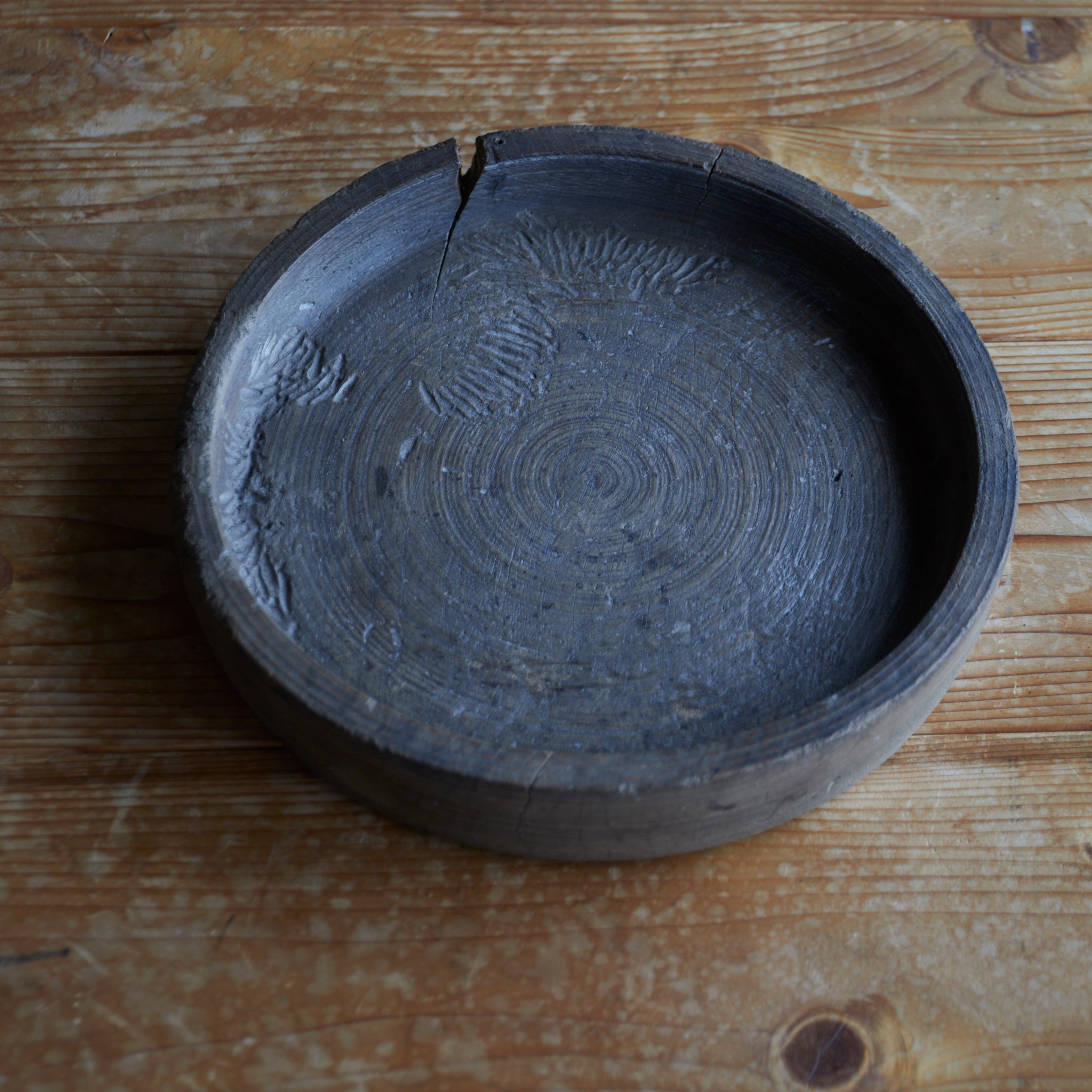 Solid wood hollowed-out tray Edo period/1603-1867CE