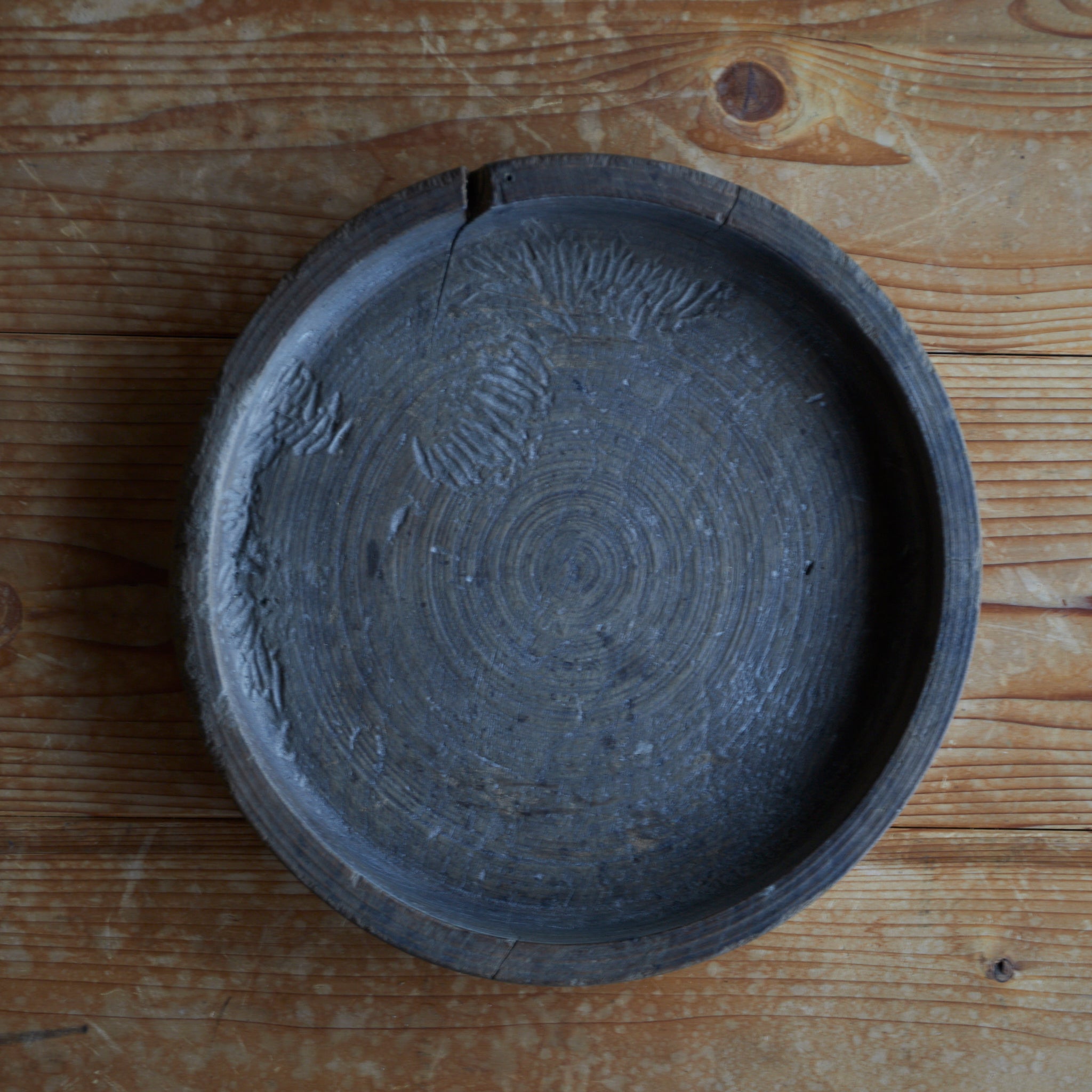 Solid wood hollowed-out tray Edo period/1603-1867CE