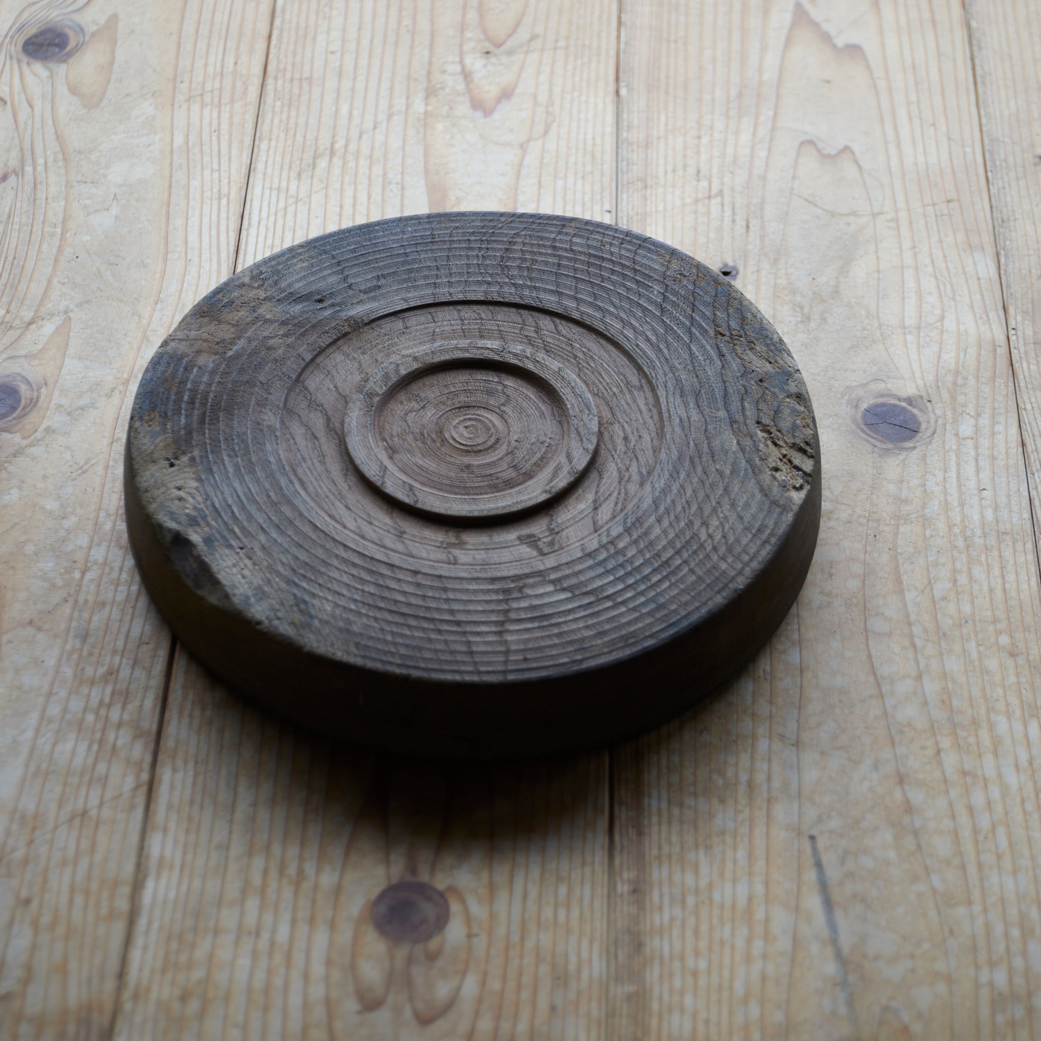 Solid wood hollowed-out tray Edo period/1603-1867CE