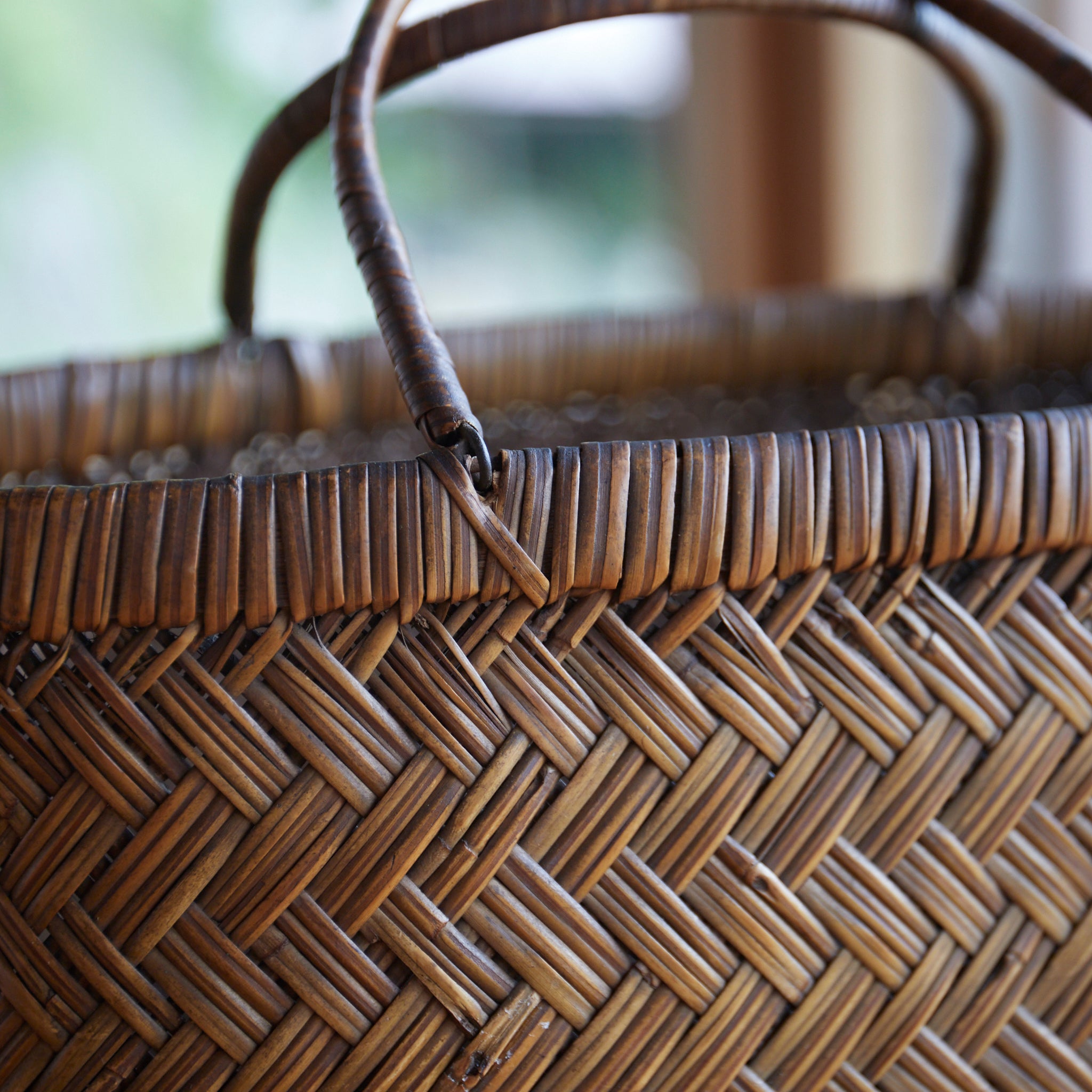 Old bamboo basket that grew well in amber color Open-air basket Taisho Taisho period/1912-1926CE