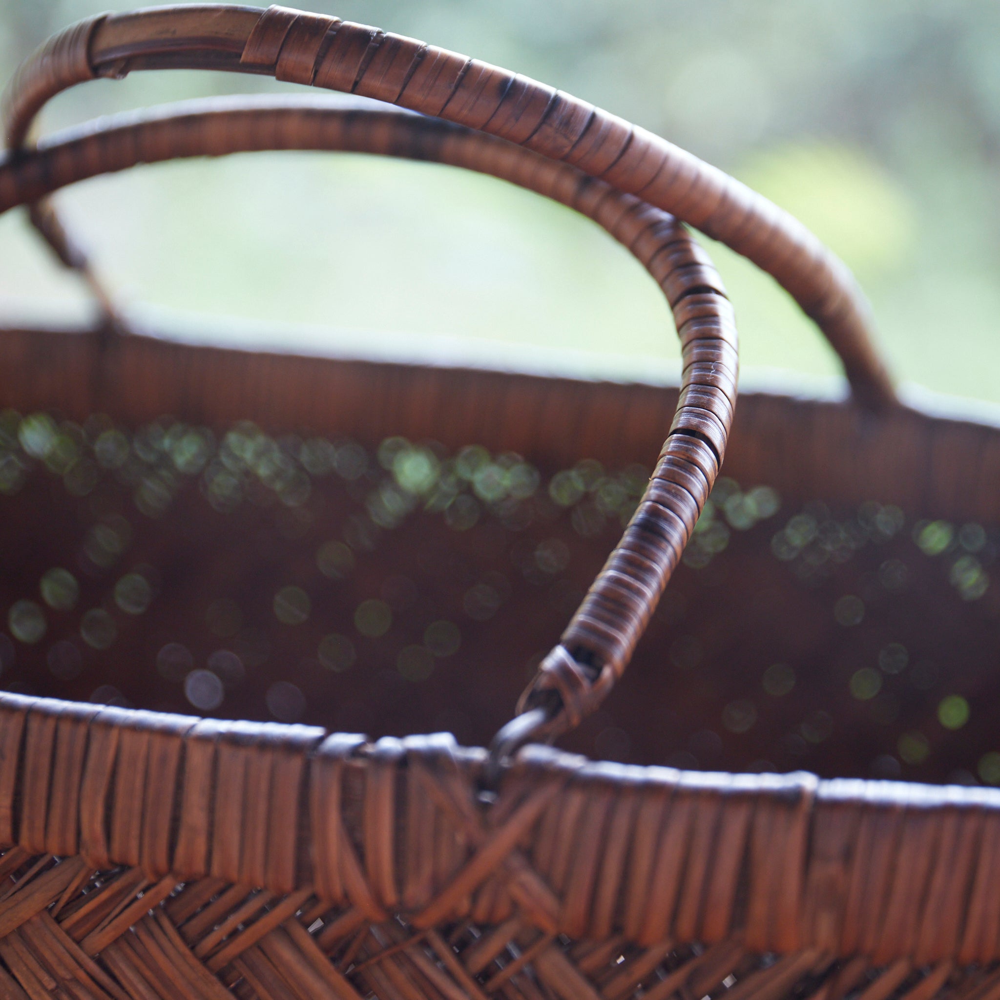 Old bamboo basket that grew well in amber color Open-air basket Taisho Taisho period/1912-1926CE