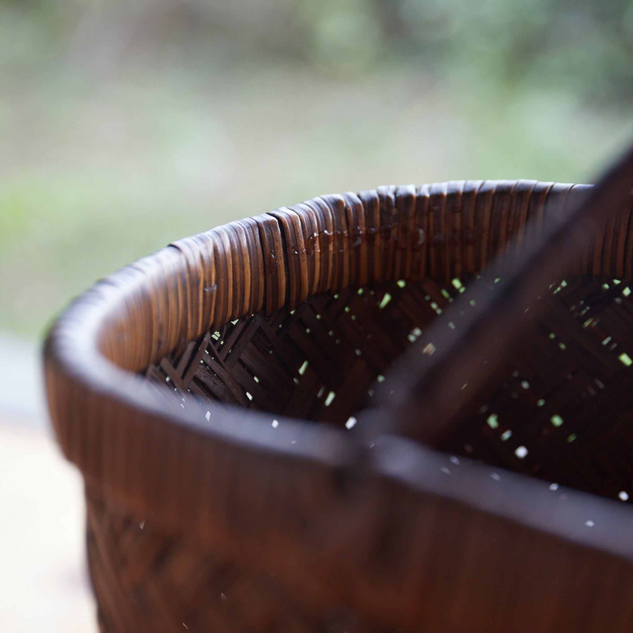 Old bamboo basket that grew well in amber color Open-air basket Taisho Taisho period/1912-1926CE