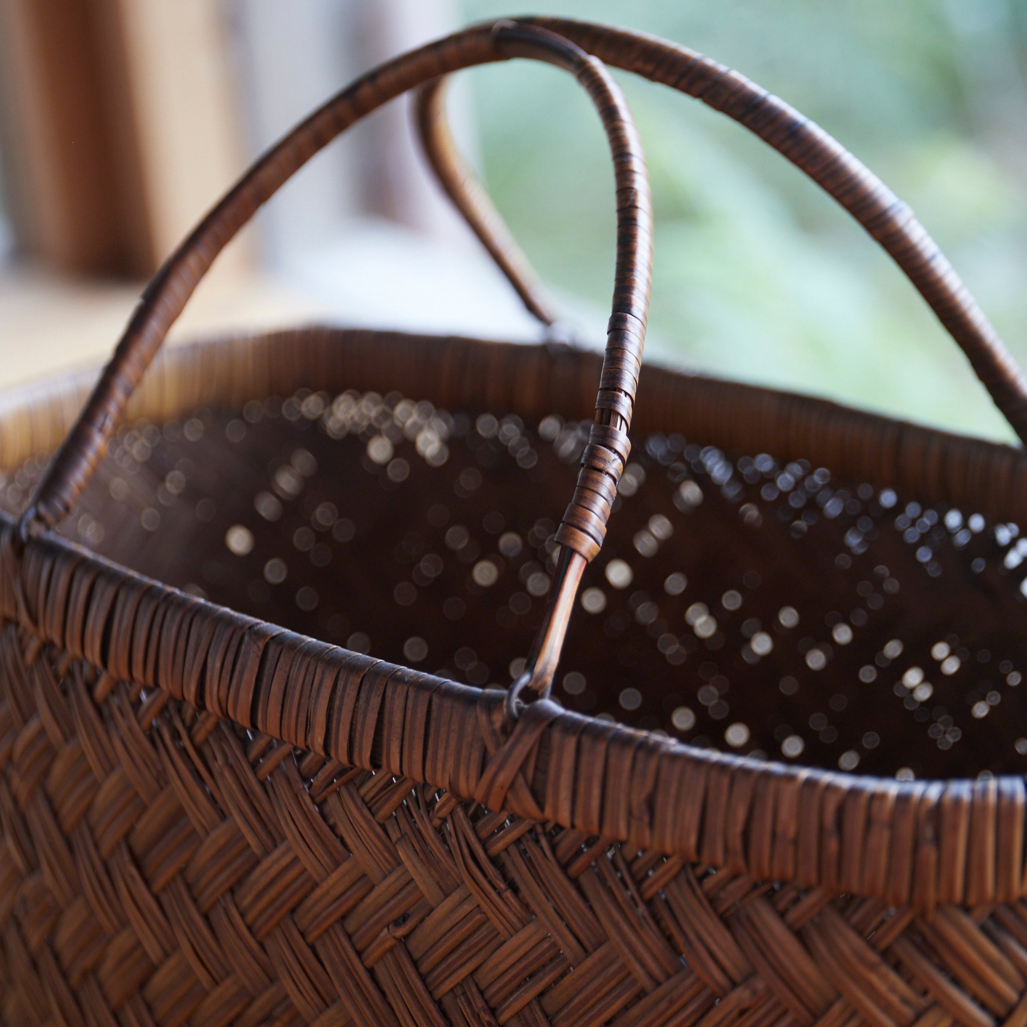 Old bamboo basket that grew well in amber color Open-air basket Taisho Taisho period/1912-1926CE